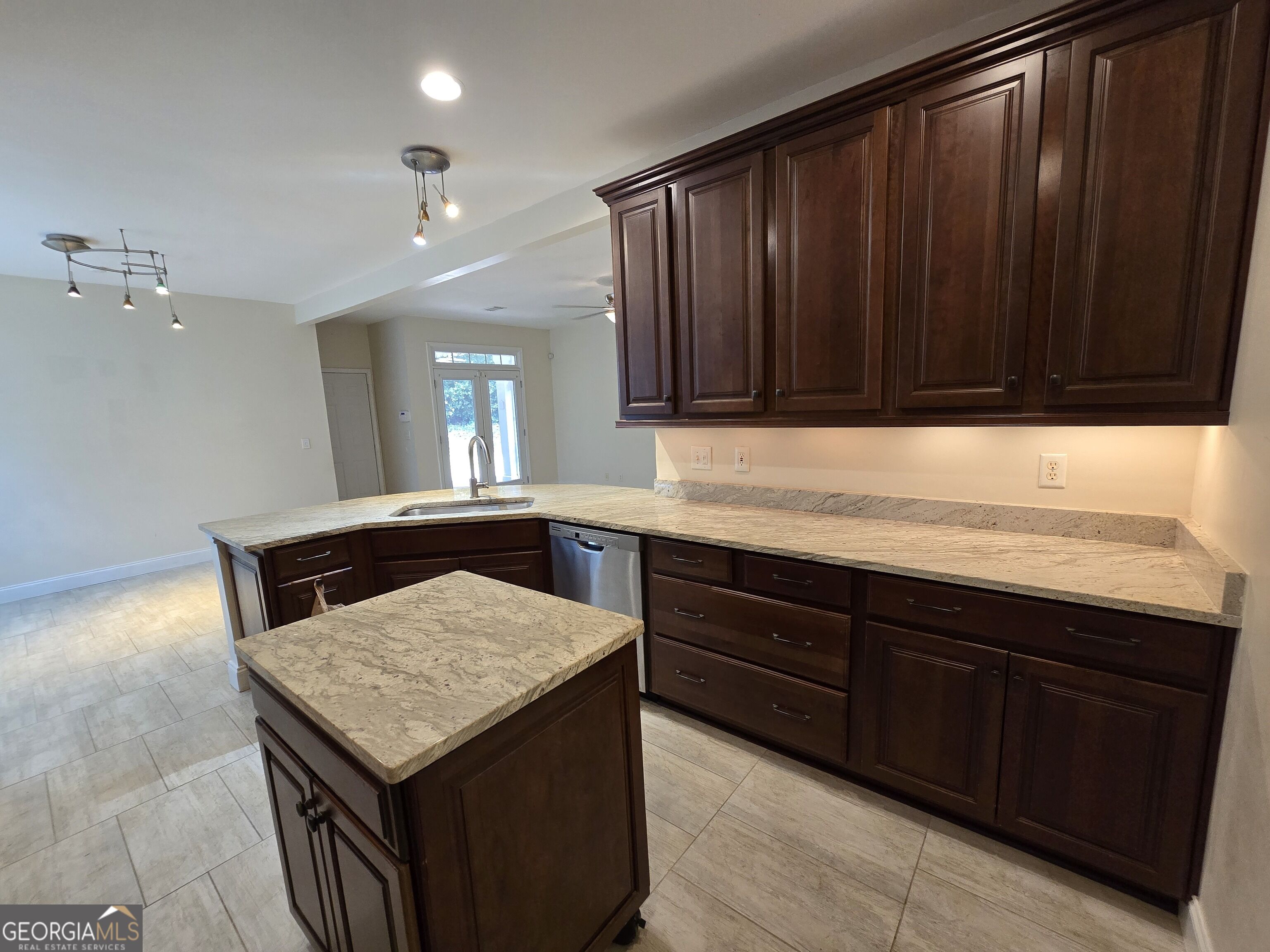 87 Columns Way Property Photo 24