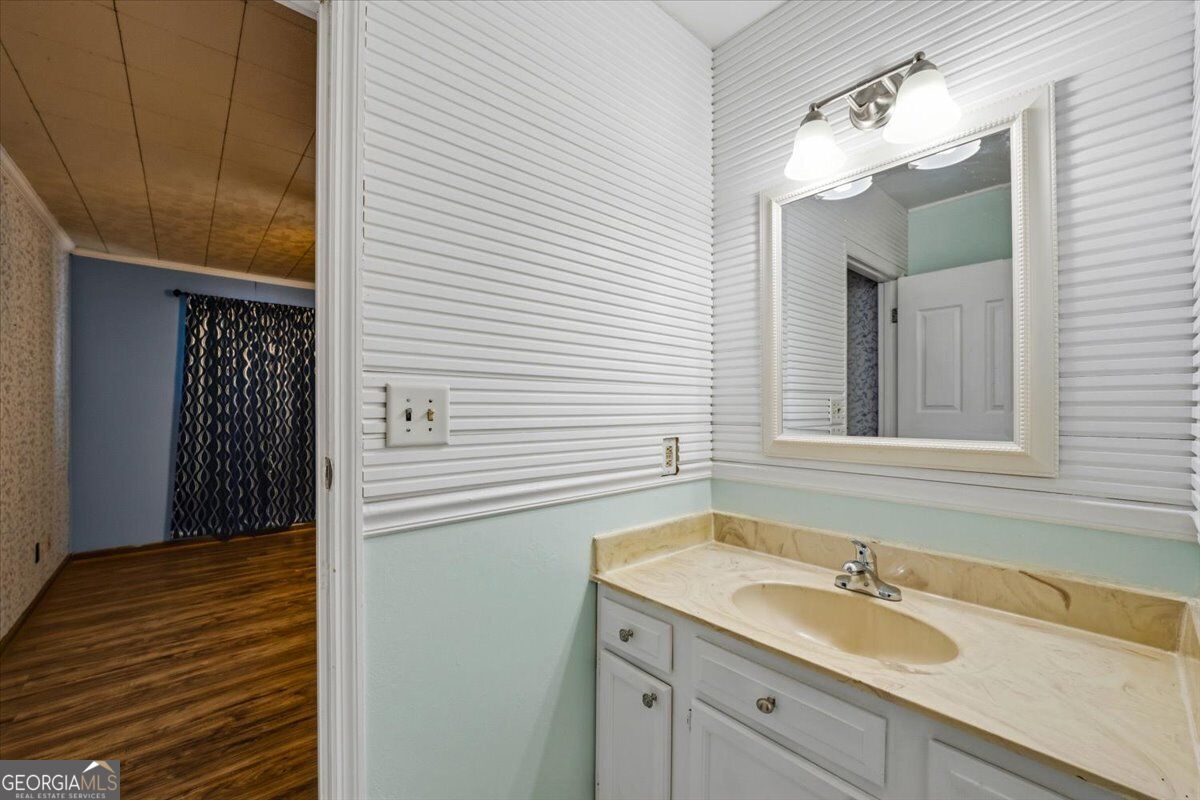 4290 Fairfax Drive Property Photo 9