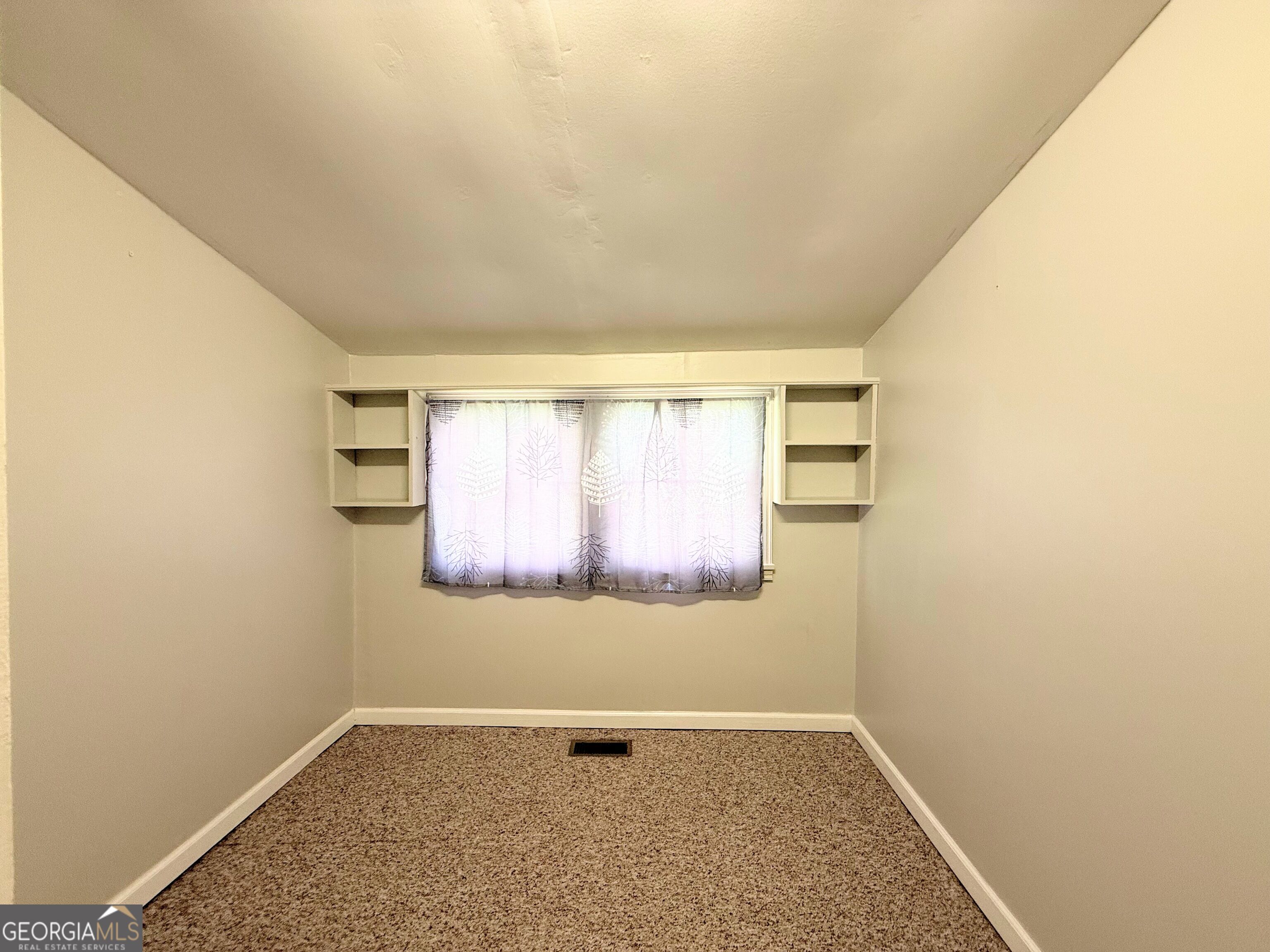 450 Bowdon Property Photo 3