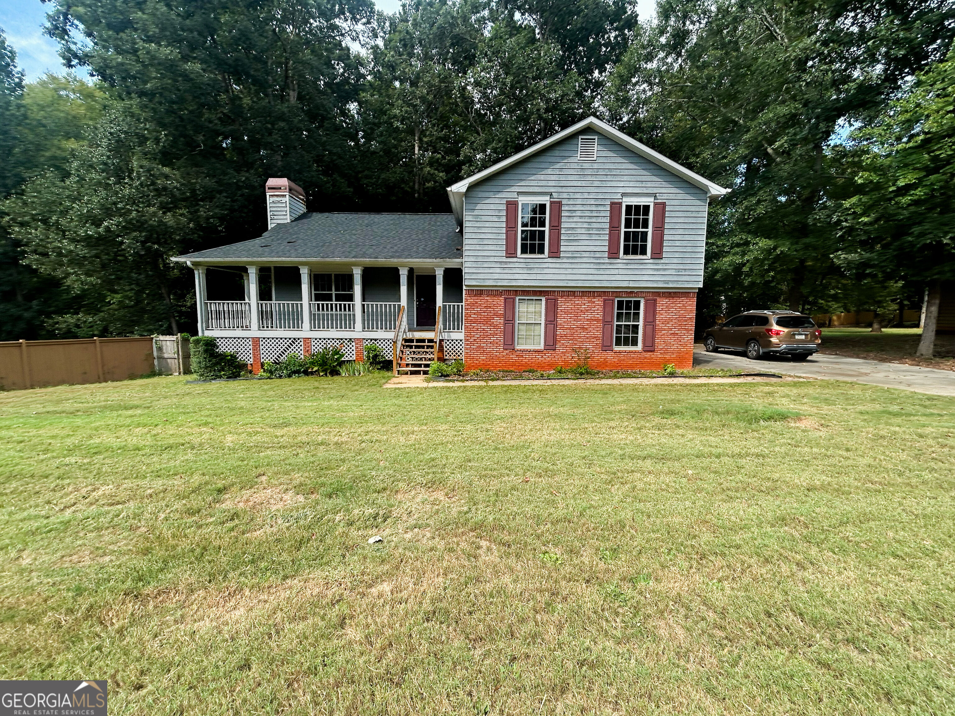 255 Radcliffe Trace Property Photo 1