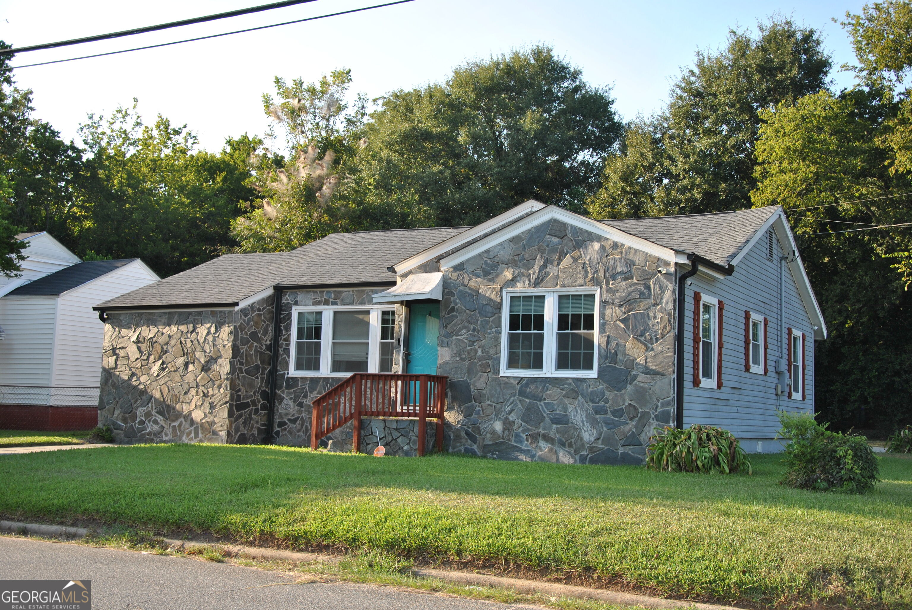 579 Lynmore Avenue Property Photo 2