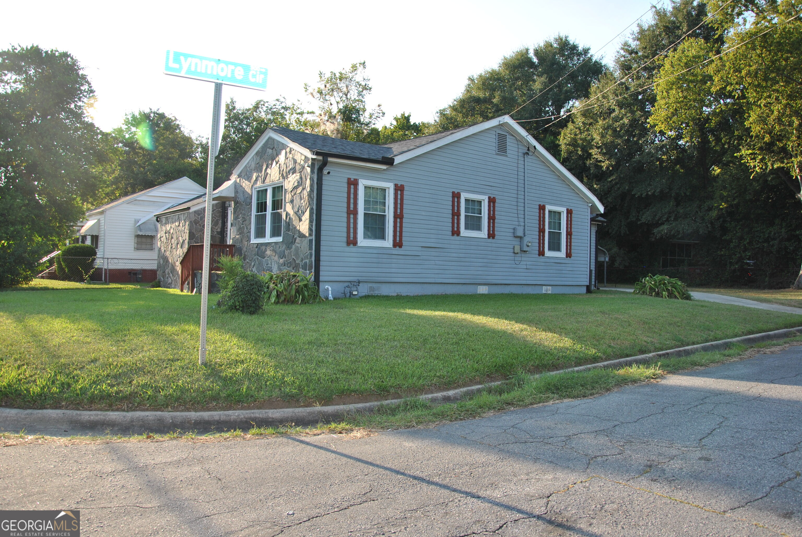 579 Lynmore Avenue Property Photo 3