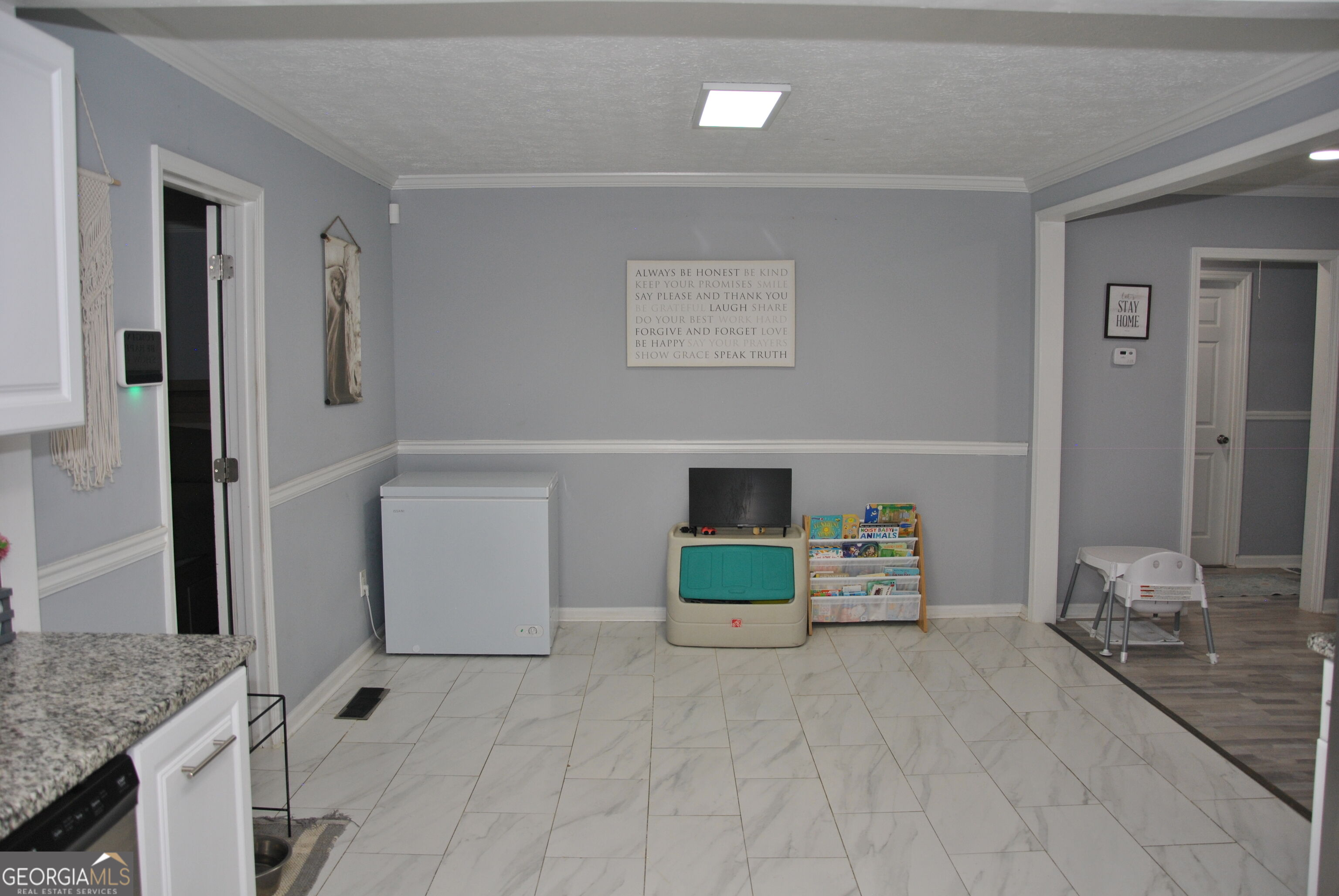 579 Lynmore Avenue Property Photo 8