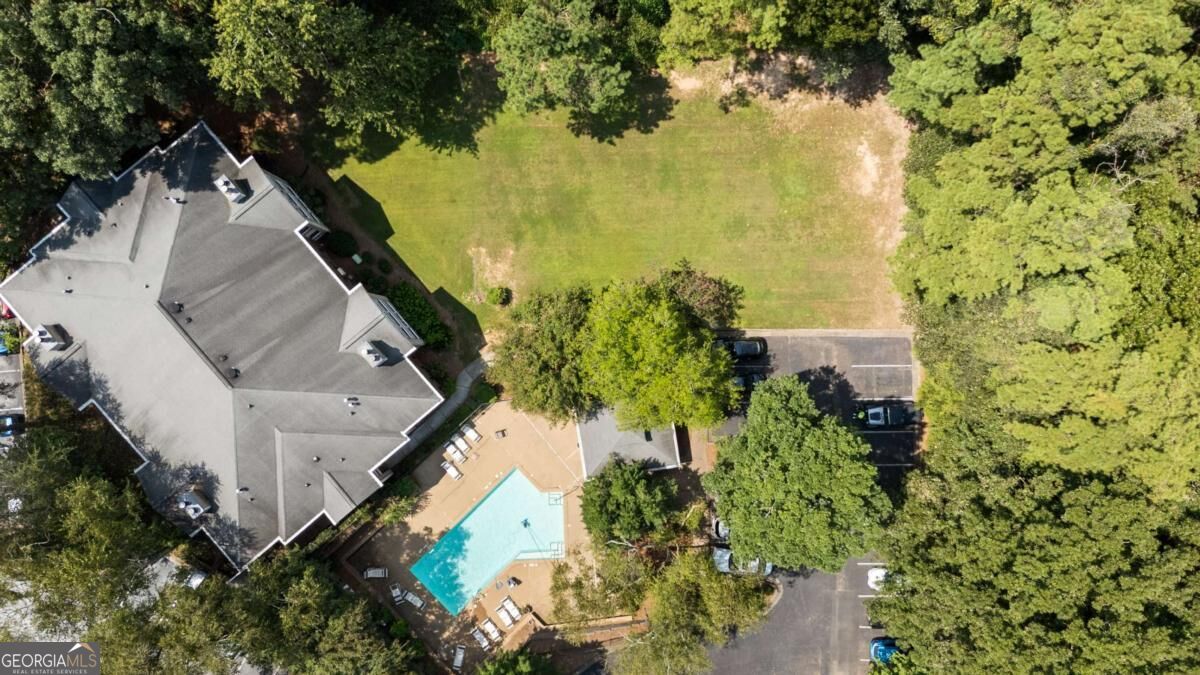 611 Barrington Hills Drive Property Photo 11