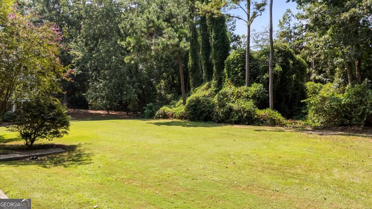 611 Barrington Hills Drive Property Photo 12