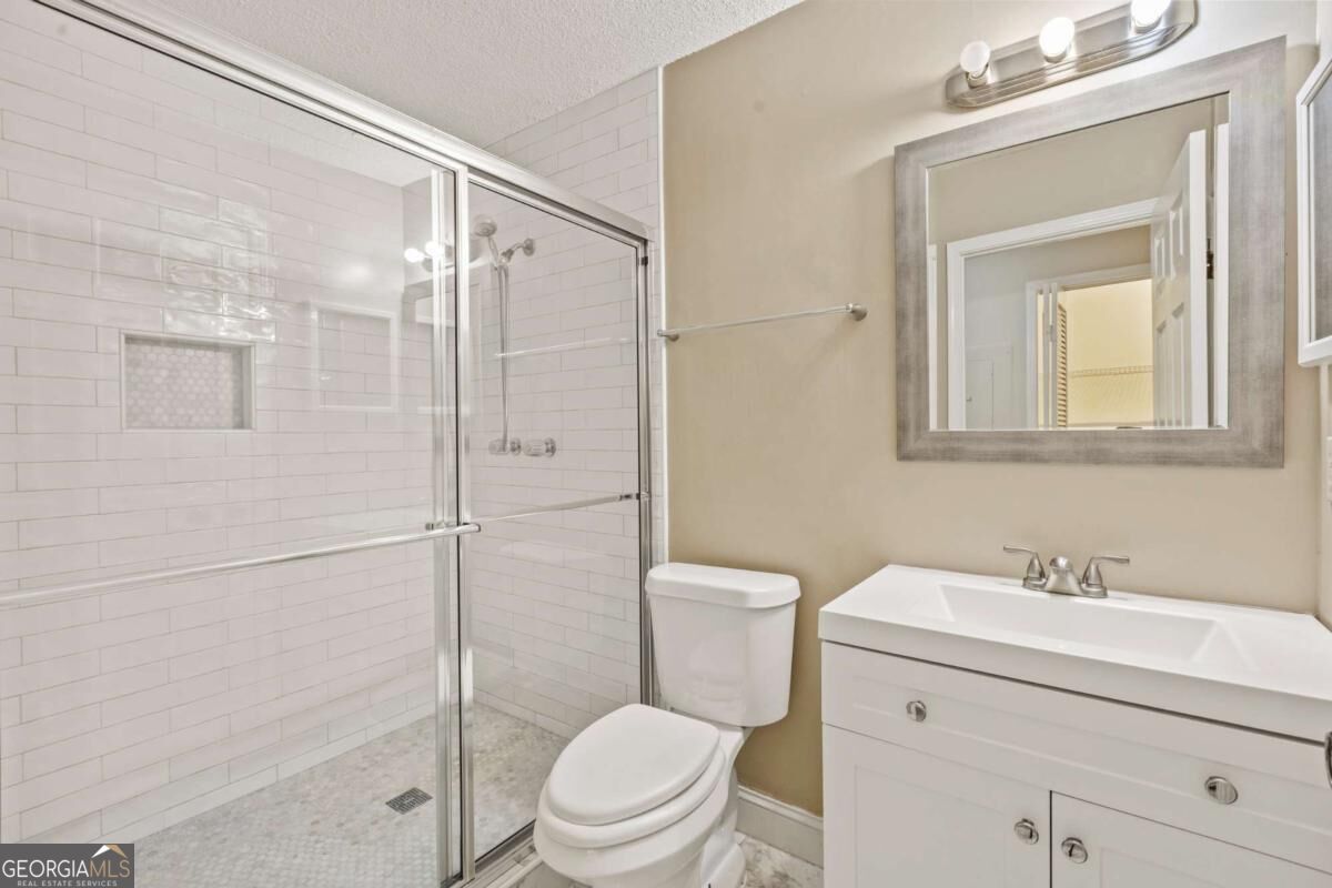 611 Barrington Hills Drive Property Photo 25