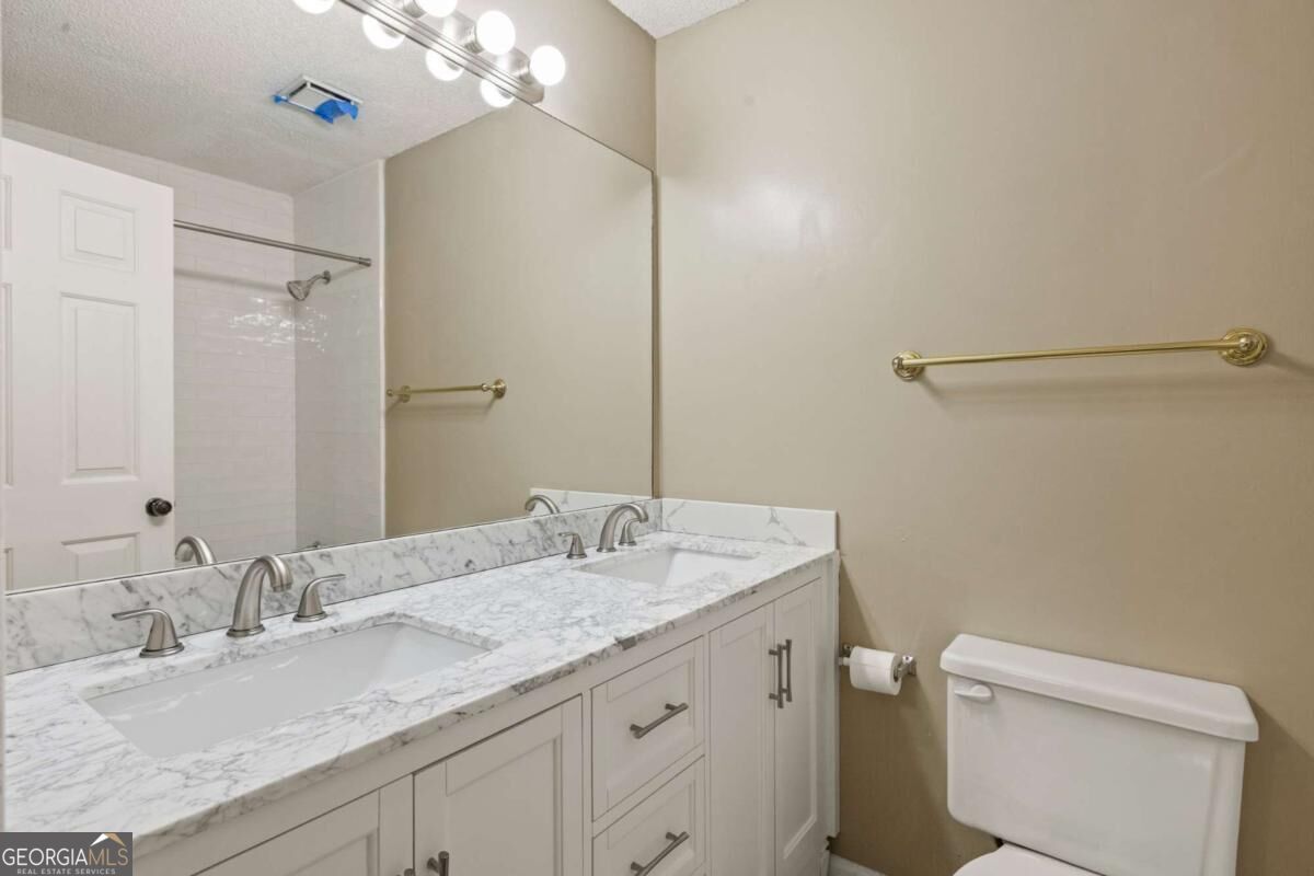 611 Barrington Hills Drive Property Photo 32