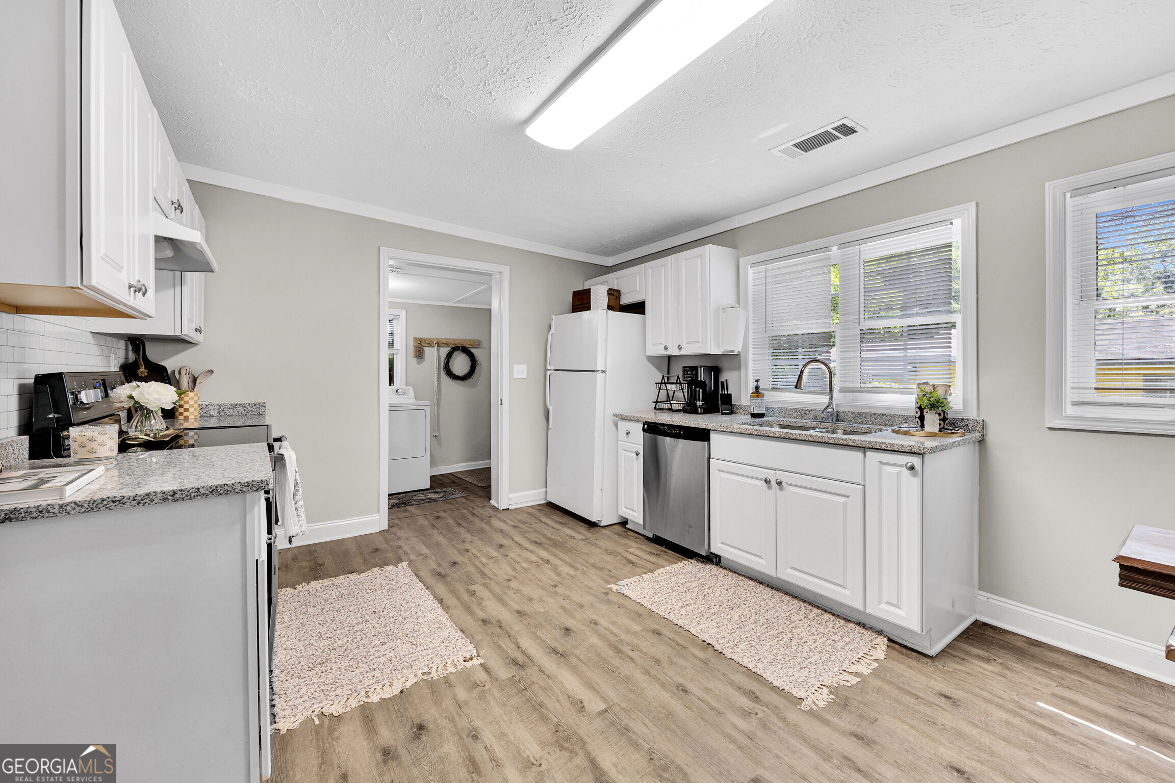 411 Ash Street Property Photo 6