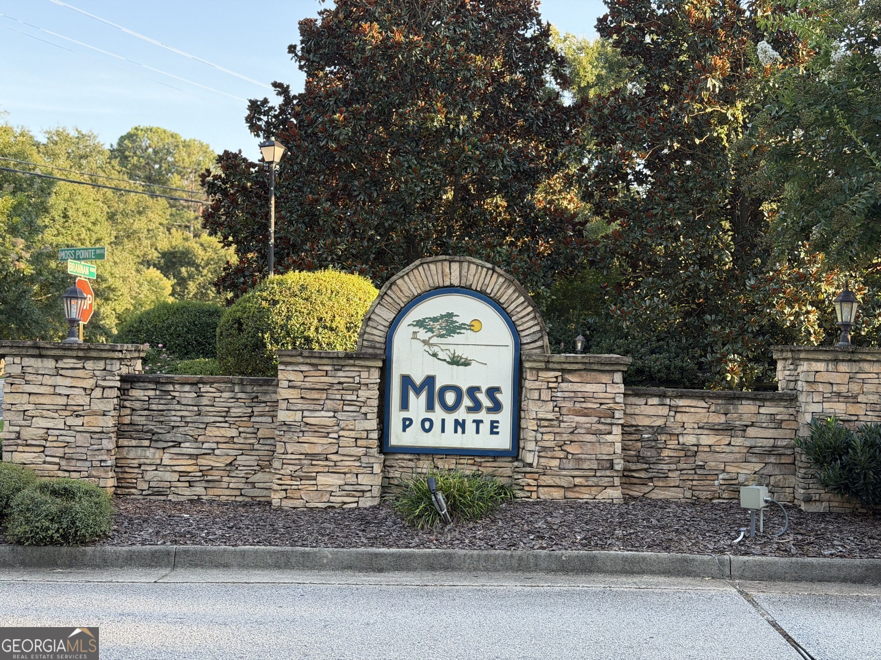 152 Moss Pointe Drive Property Photo 1