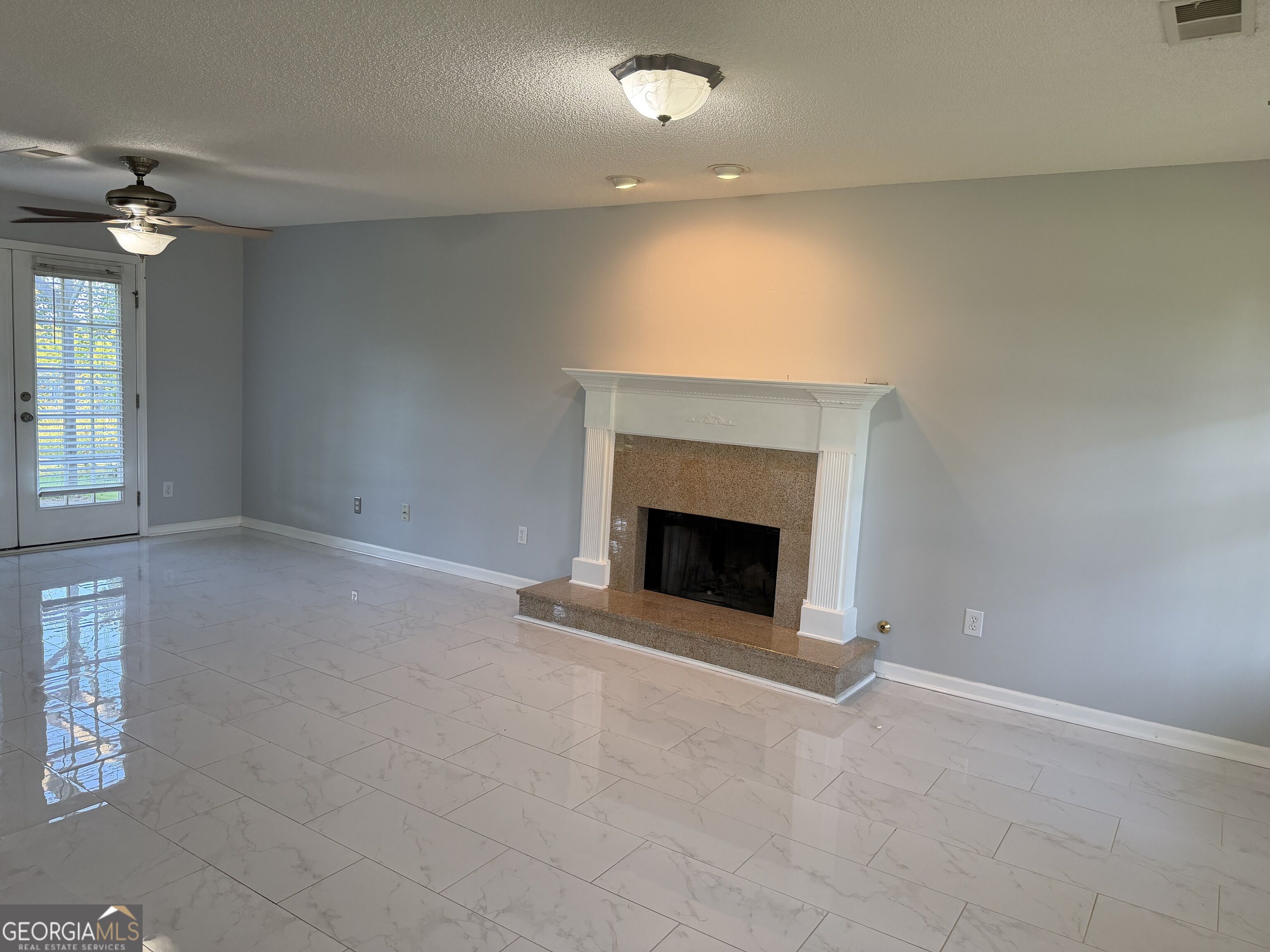 152 Moss Pointe Drive Property Photo 3