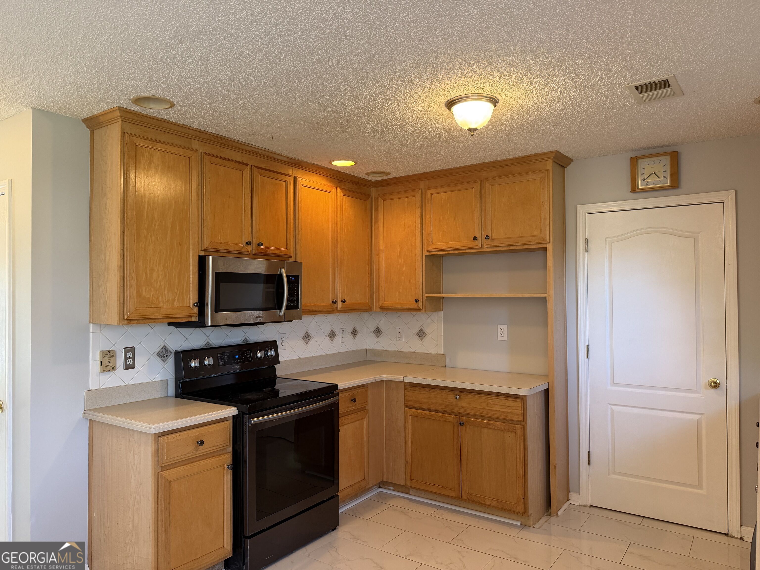 152 Moss Pointe Drive Property Photo 6