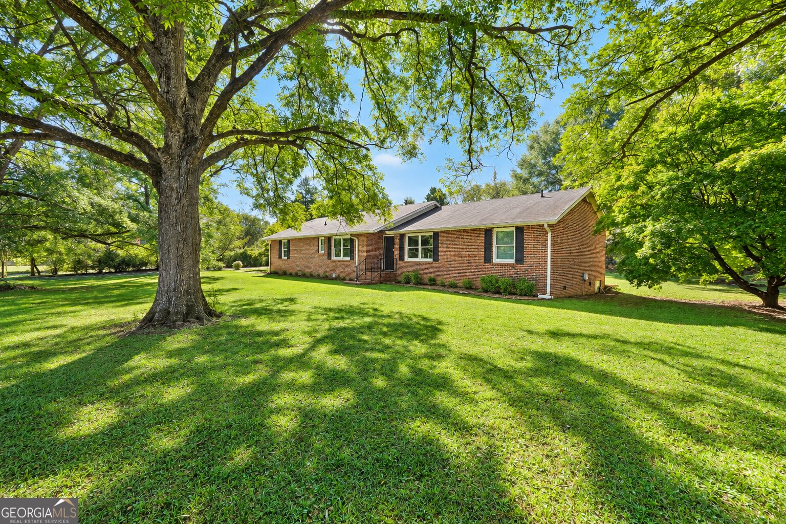 115 Price Drive W Property Photo 2
