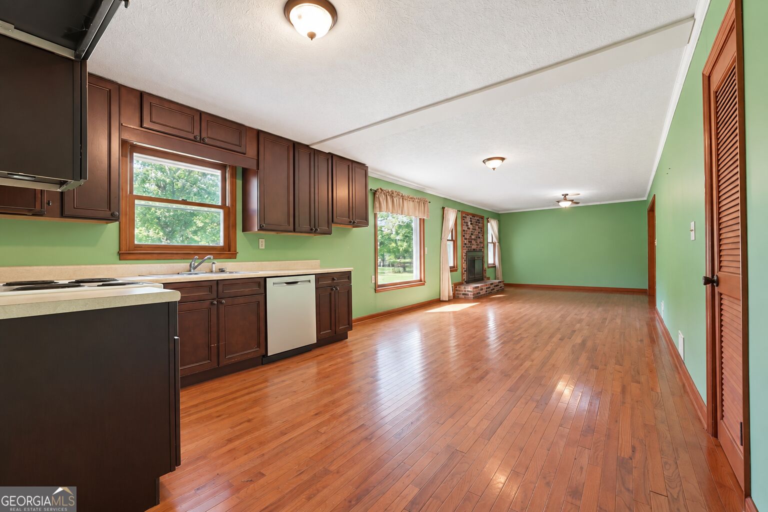 115 Price Drive W Property Photo 4
