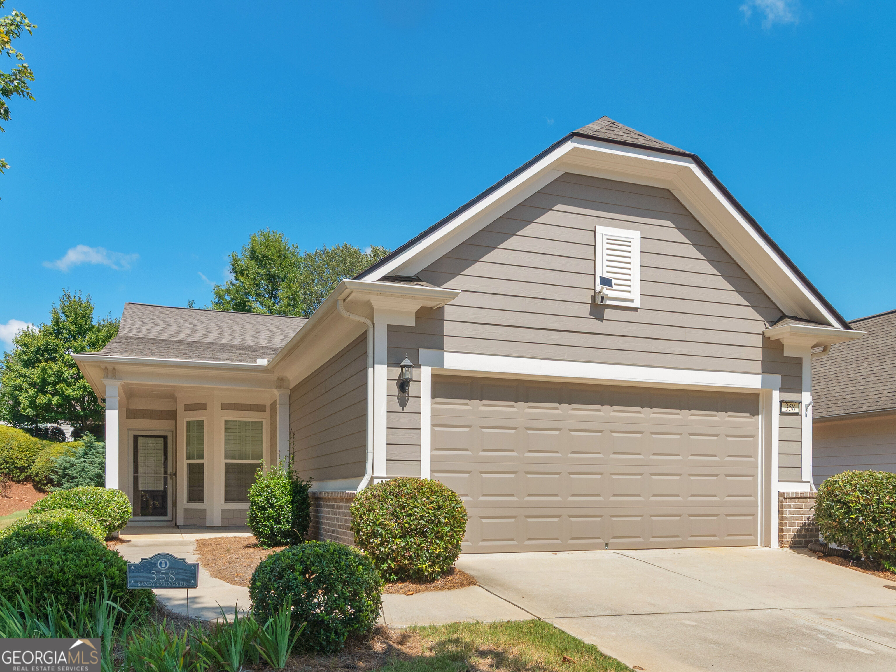 358 Sandy Springs Drive Property Photo 2