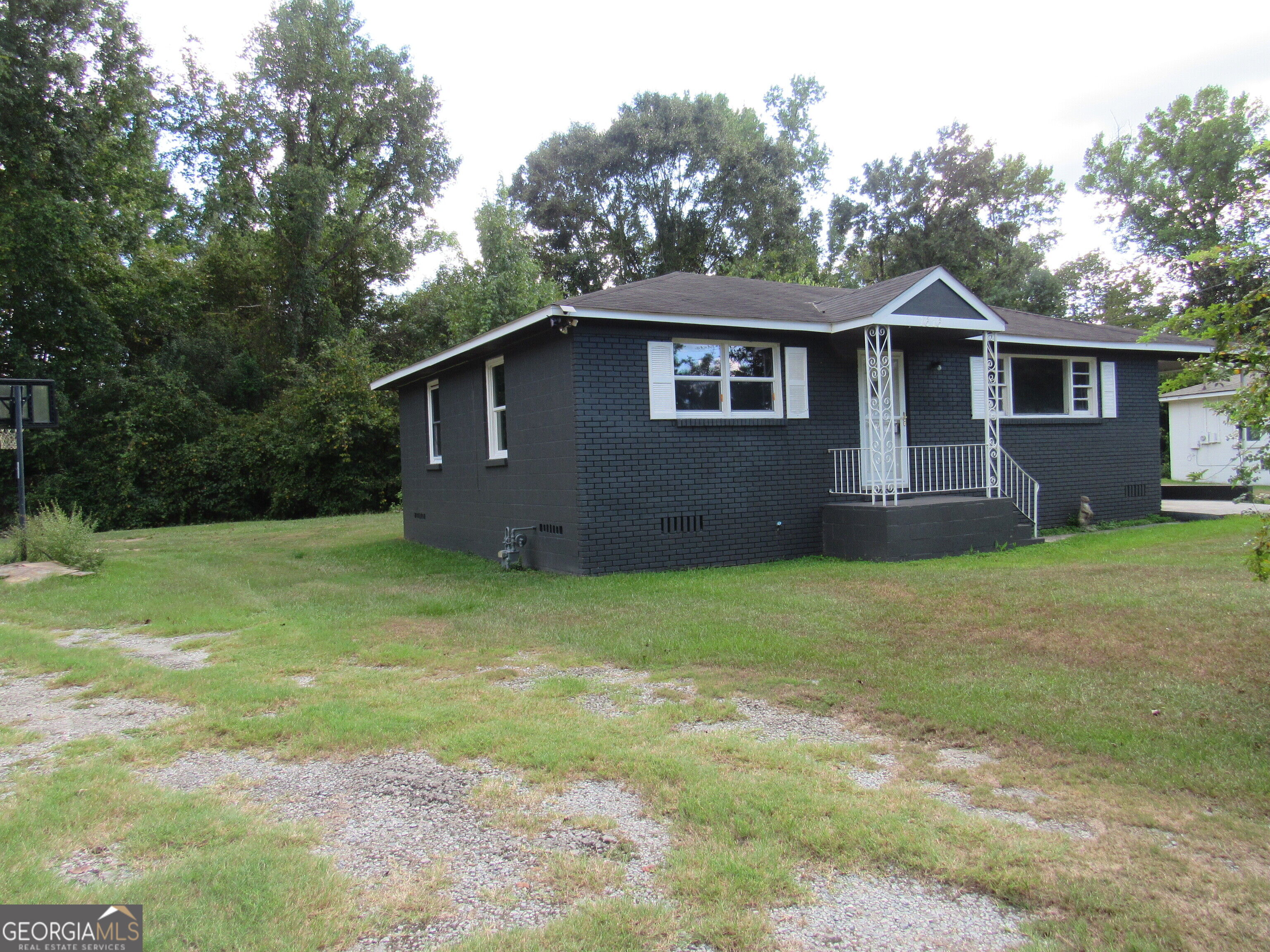 1616 Mathis Circle Property Photo 2