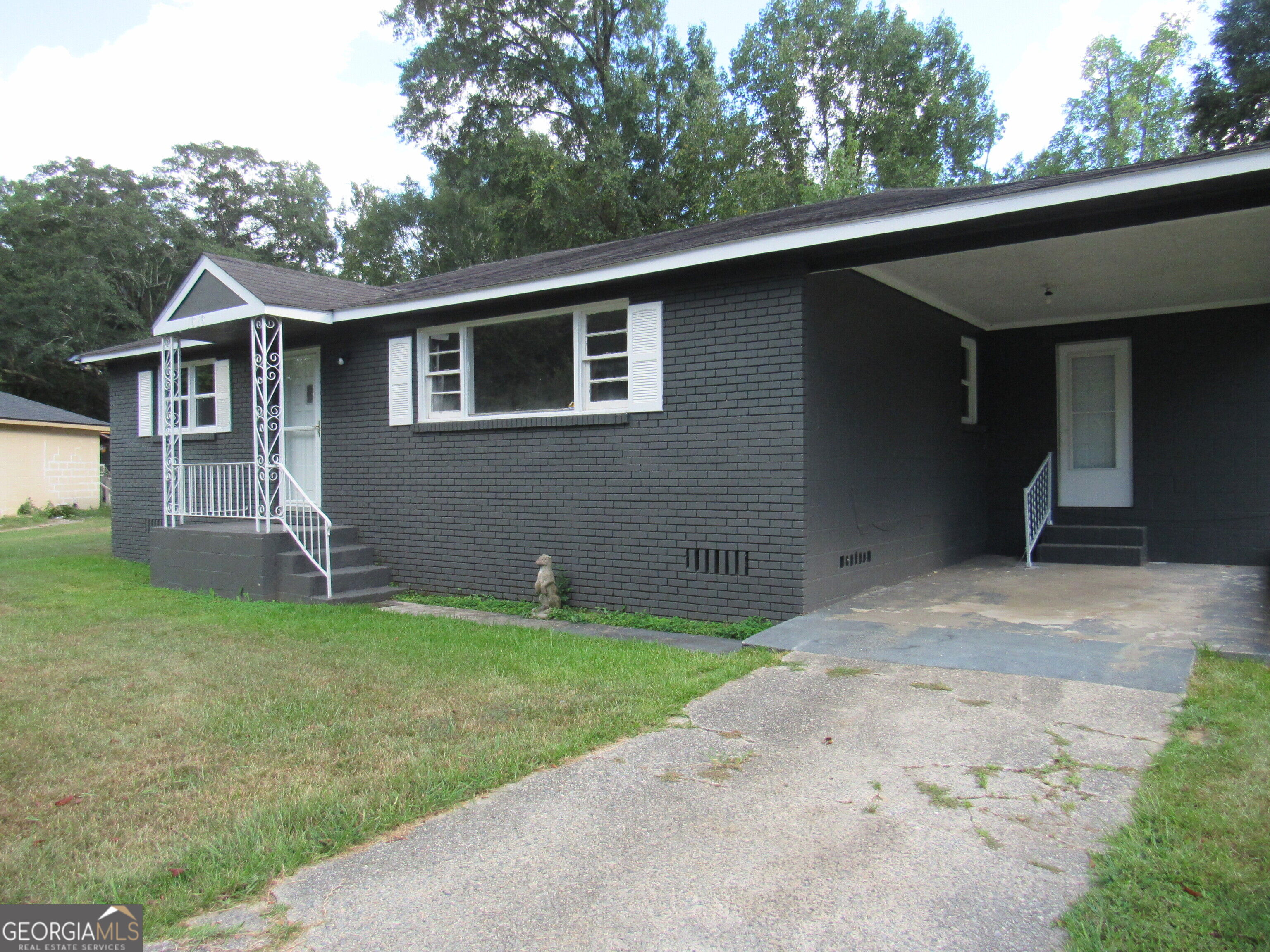 1616 Mathis Circle Property Photo 4