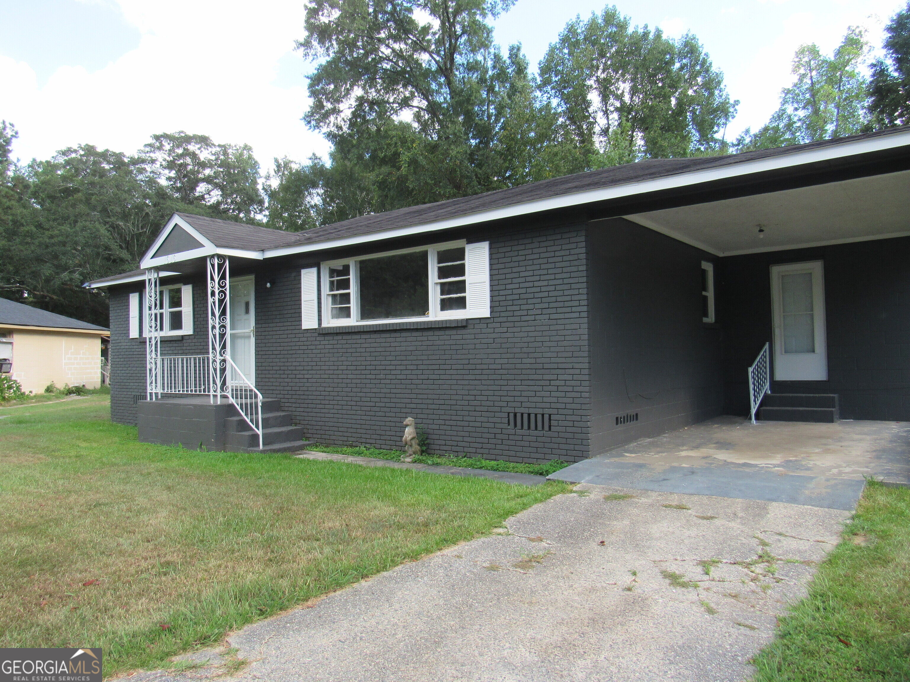 1616 Mathis Circle Property Photo 5