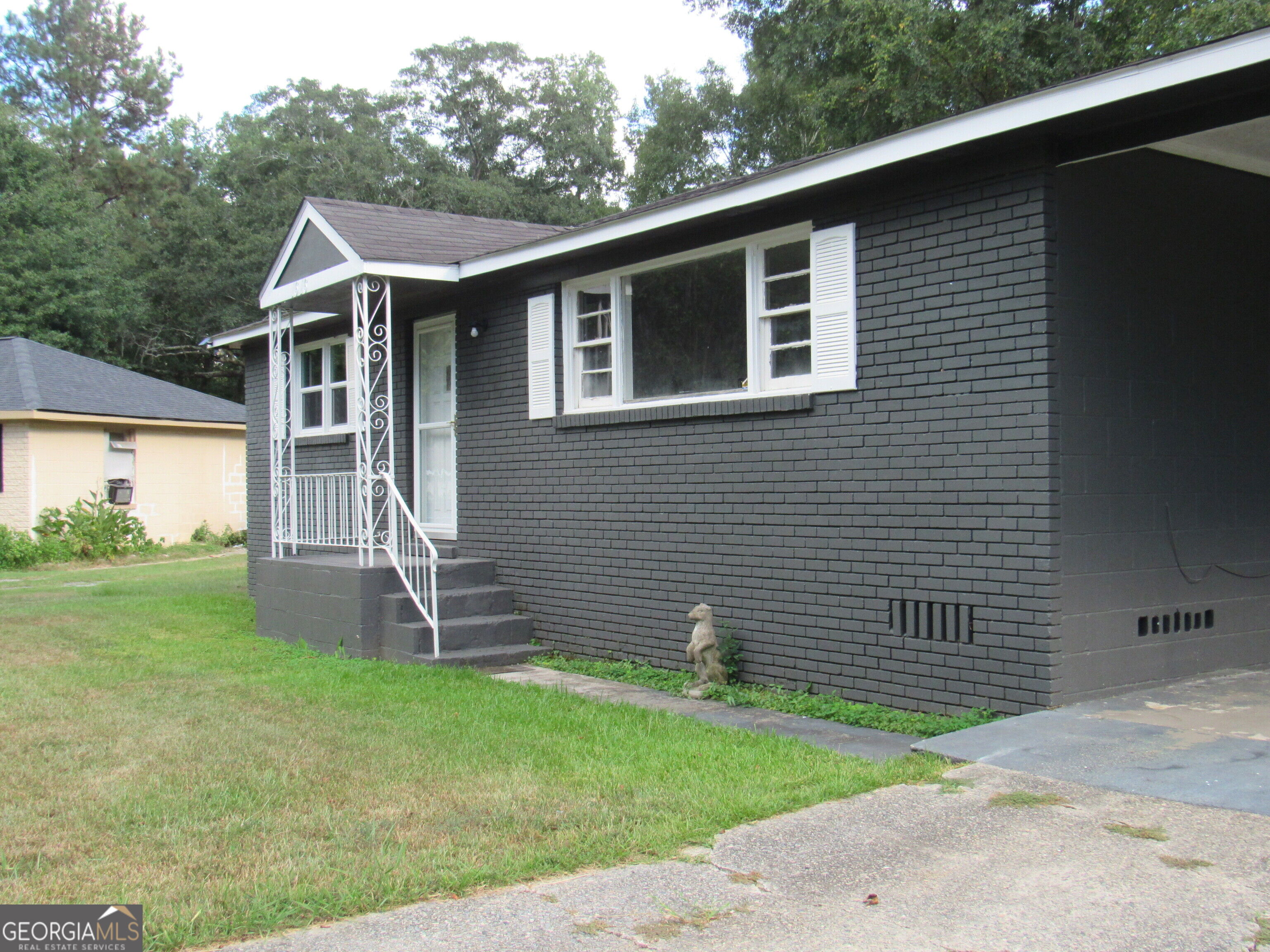 1616 Mathis Circle Property Photo 6