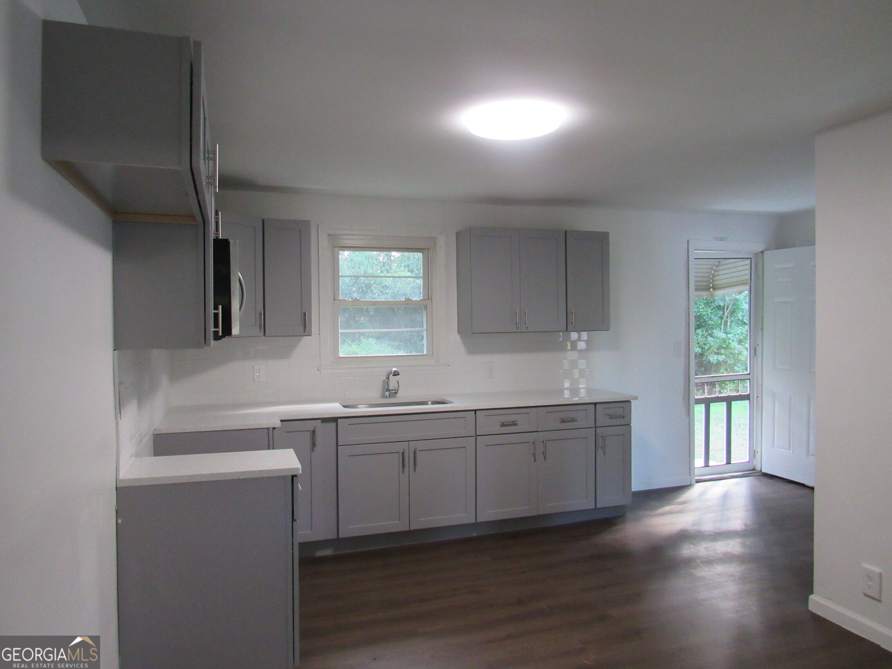 1616 Mathis Circle Property Photo 13