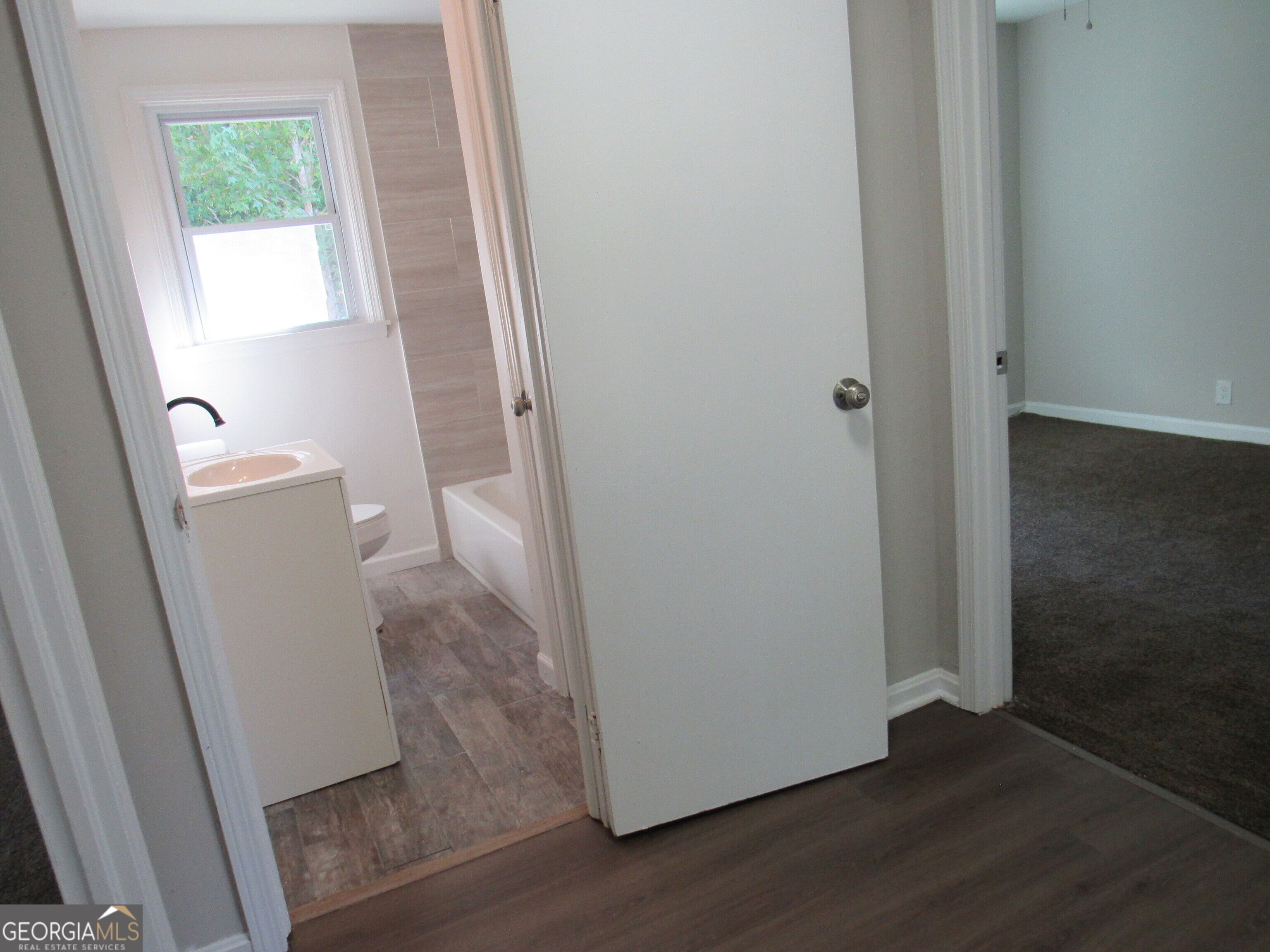 1616 Mathis Circle Property Photo 17