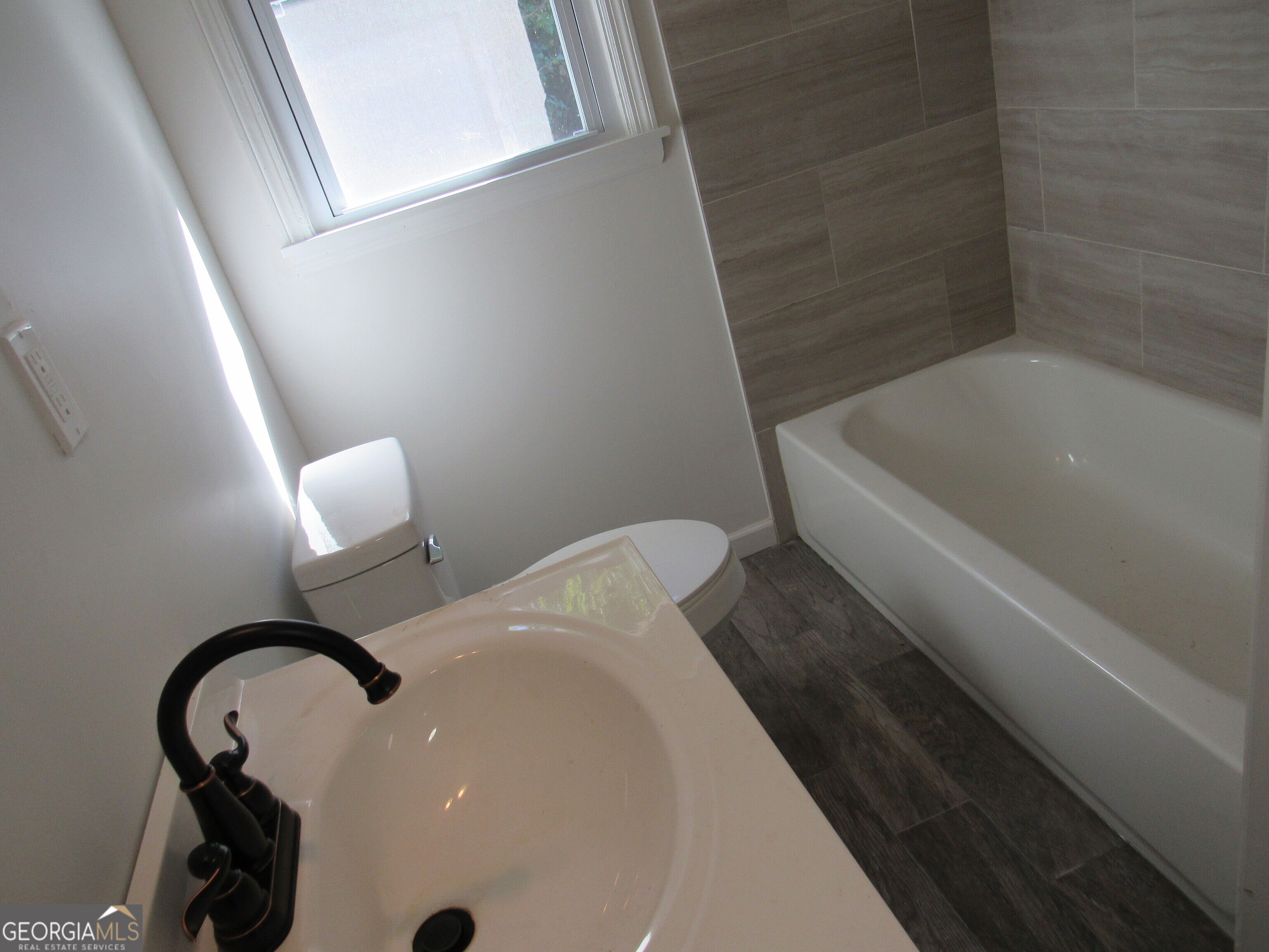 1616 Mathis Circle Property Photo 18