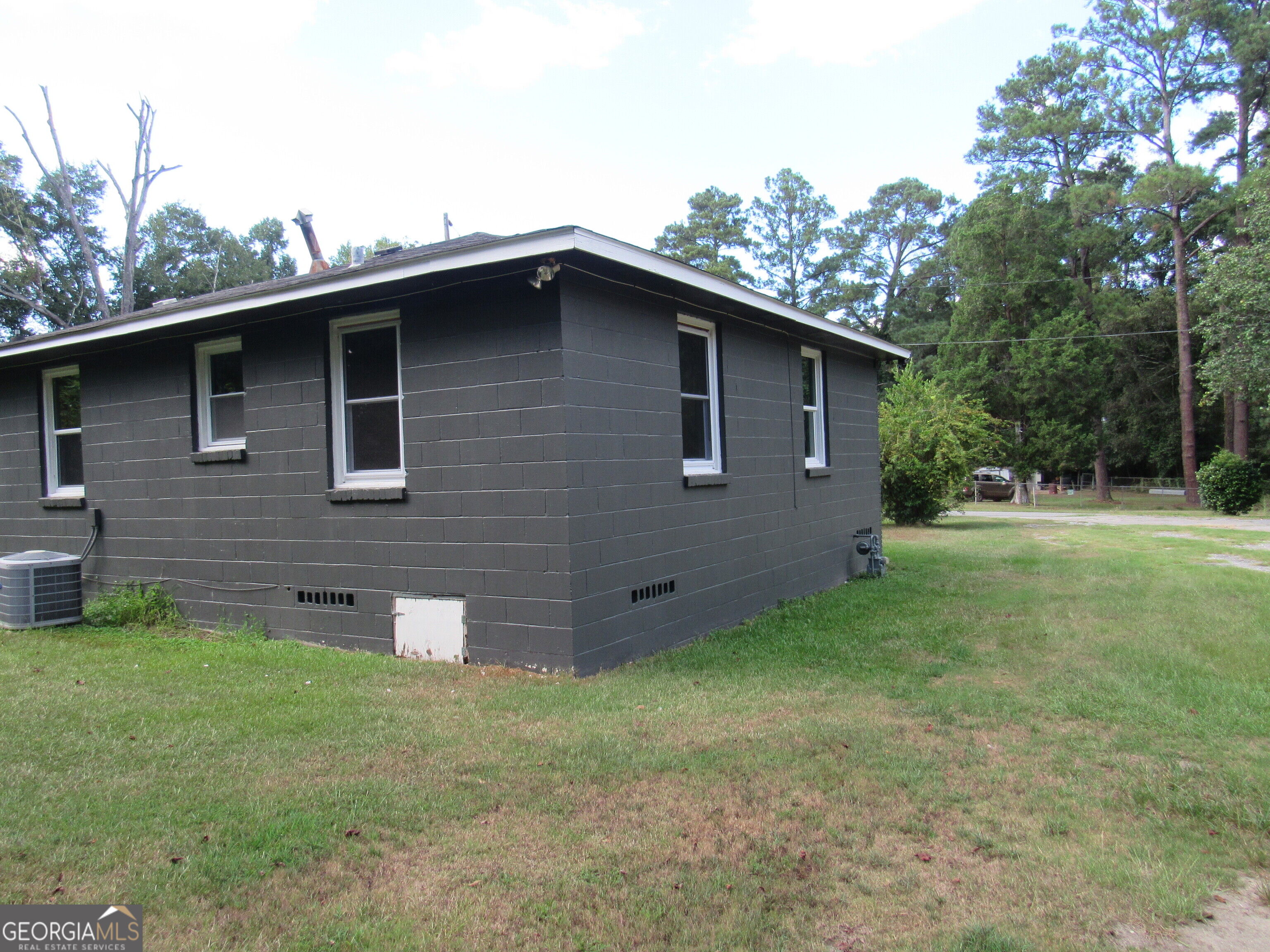 1616 Mathis Circle Property Photo 28