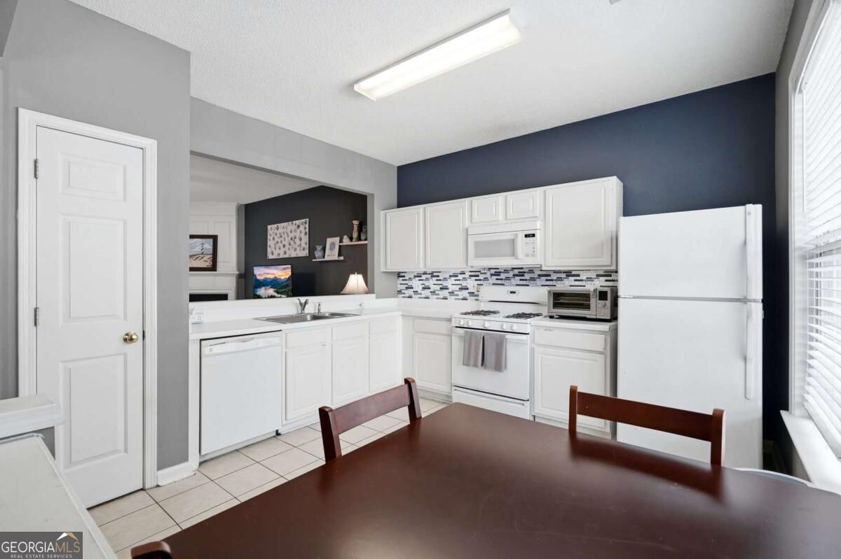 4079 Howell Park Road Property Photo 11