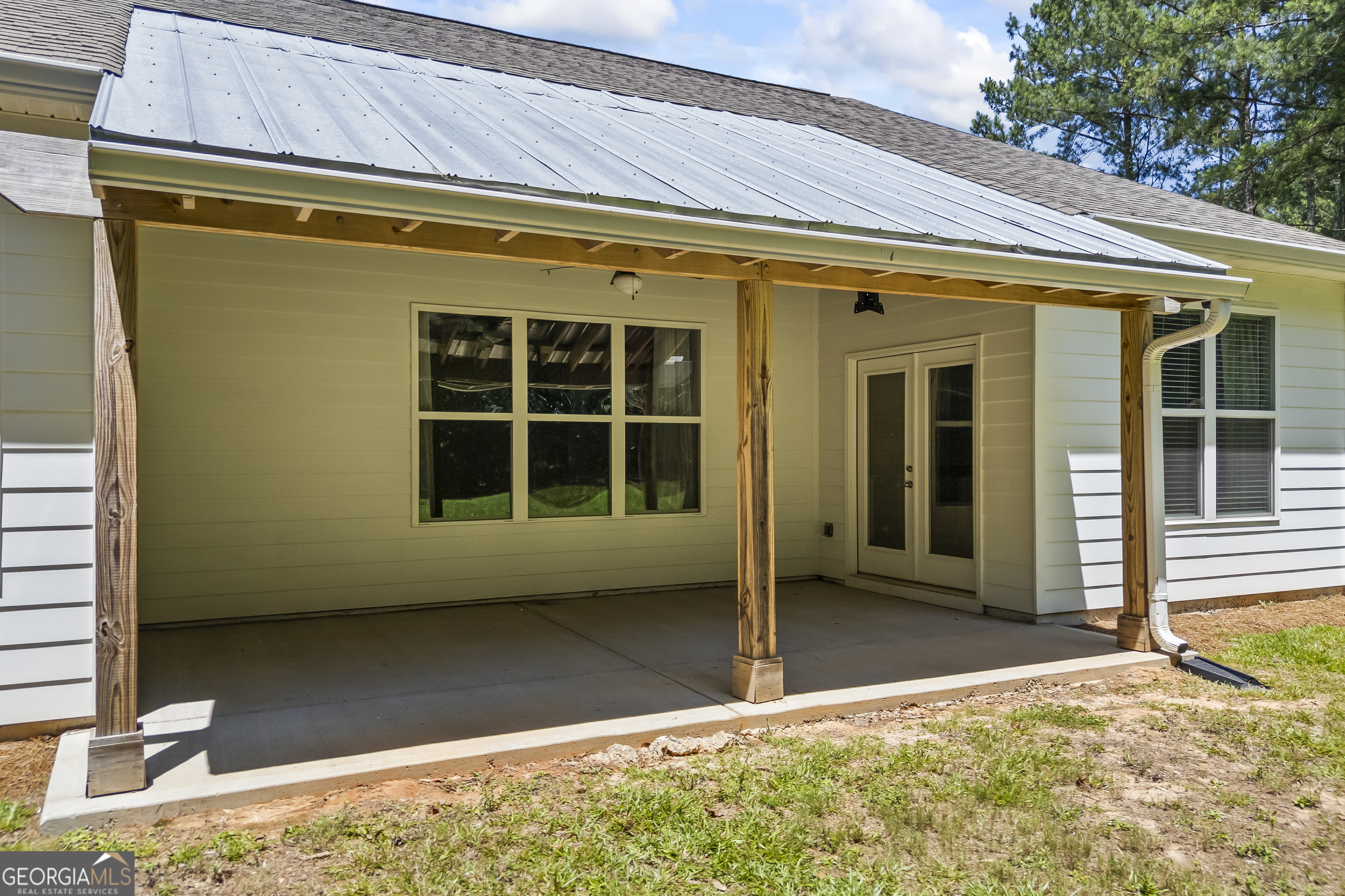 1912 Hymer Court Property Photo 4