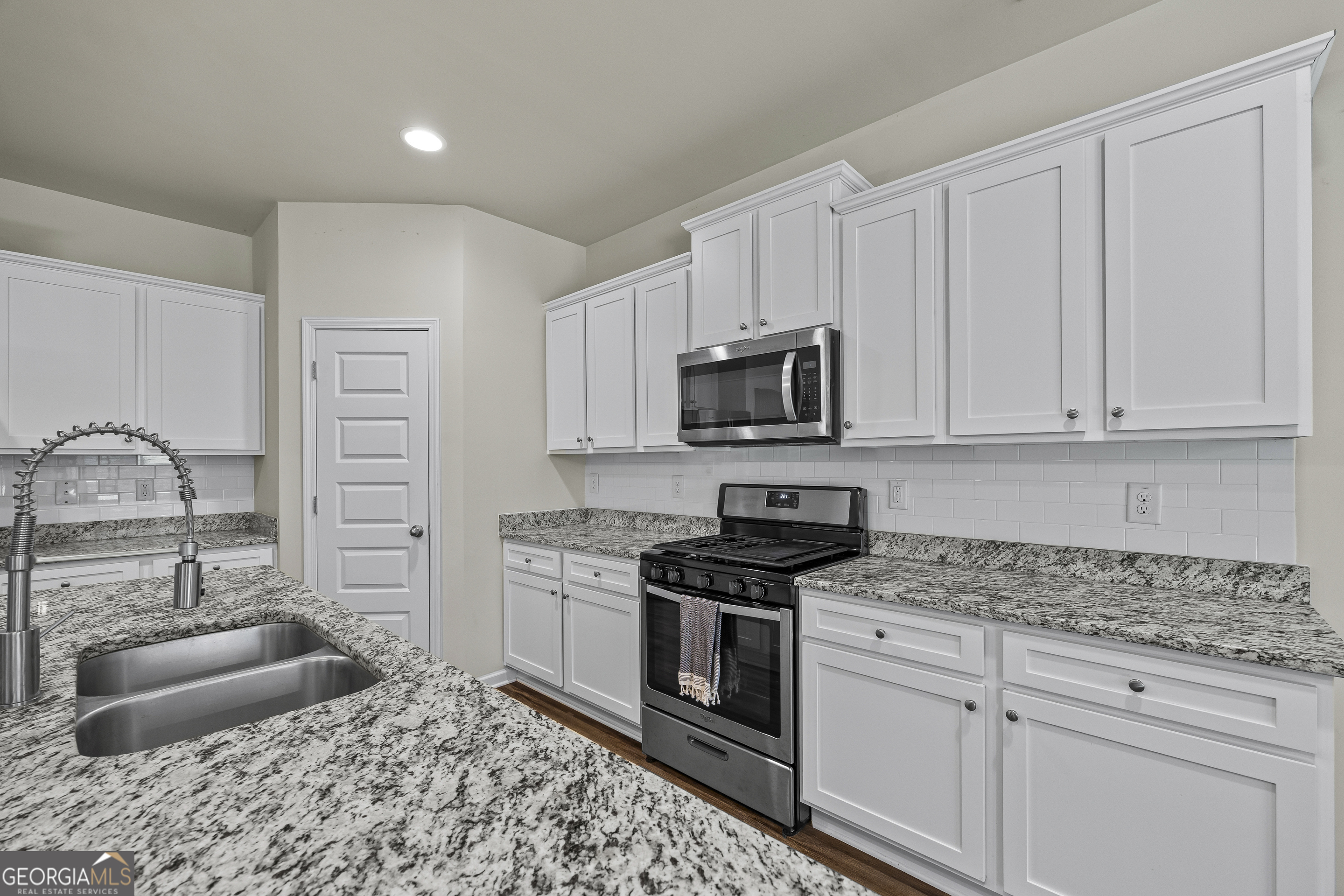 1912 Hymer Court Property Photo 10