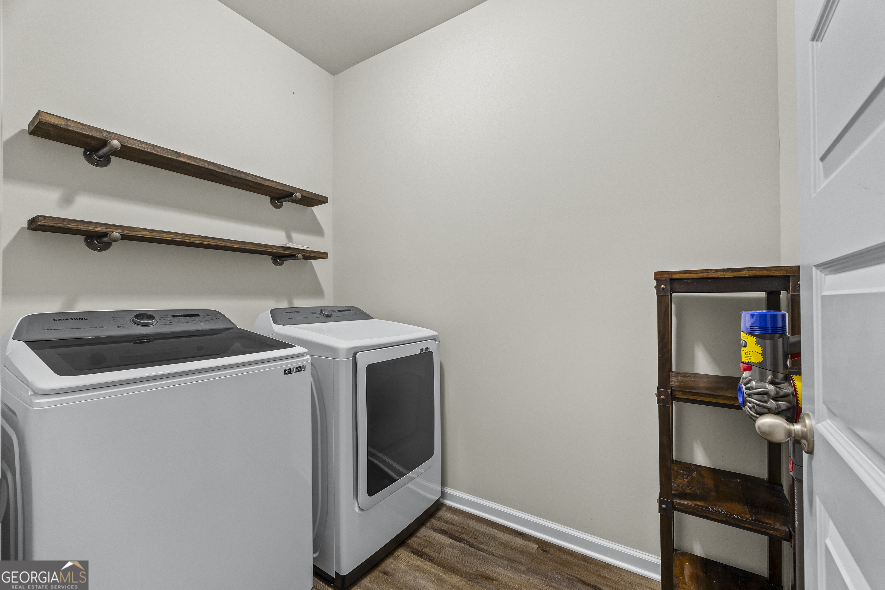 1912 Hymer Court Property Photo 35