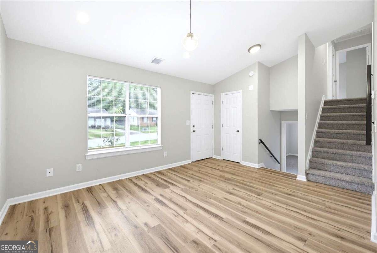 5612 Pine Gate Drive Property Photo 3