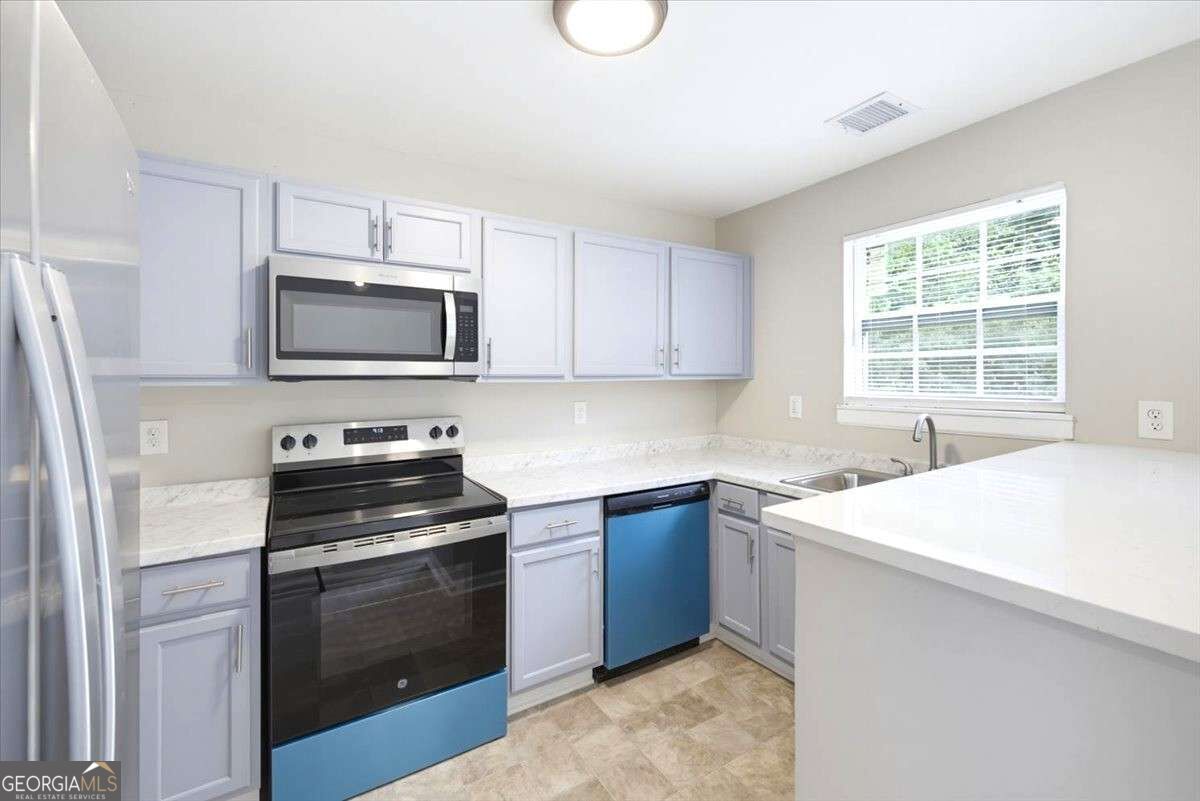 5612 Pine Gate Drive Property Photo 8
