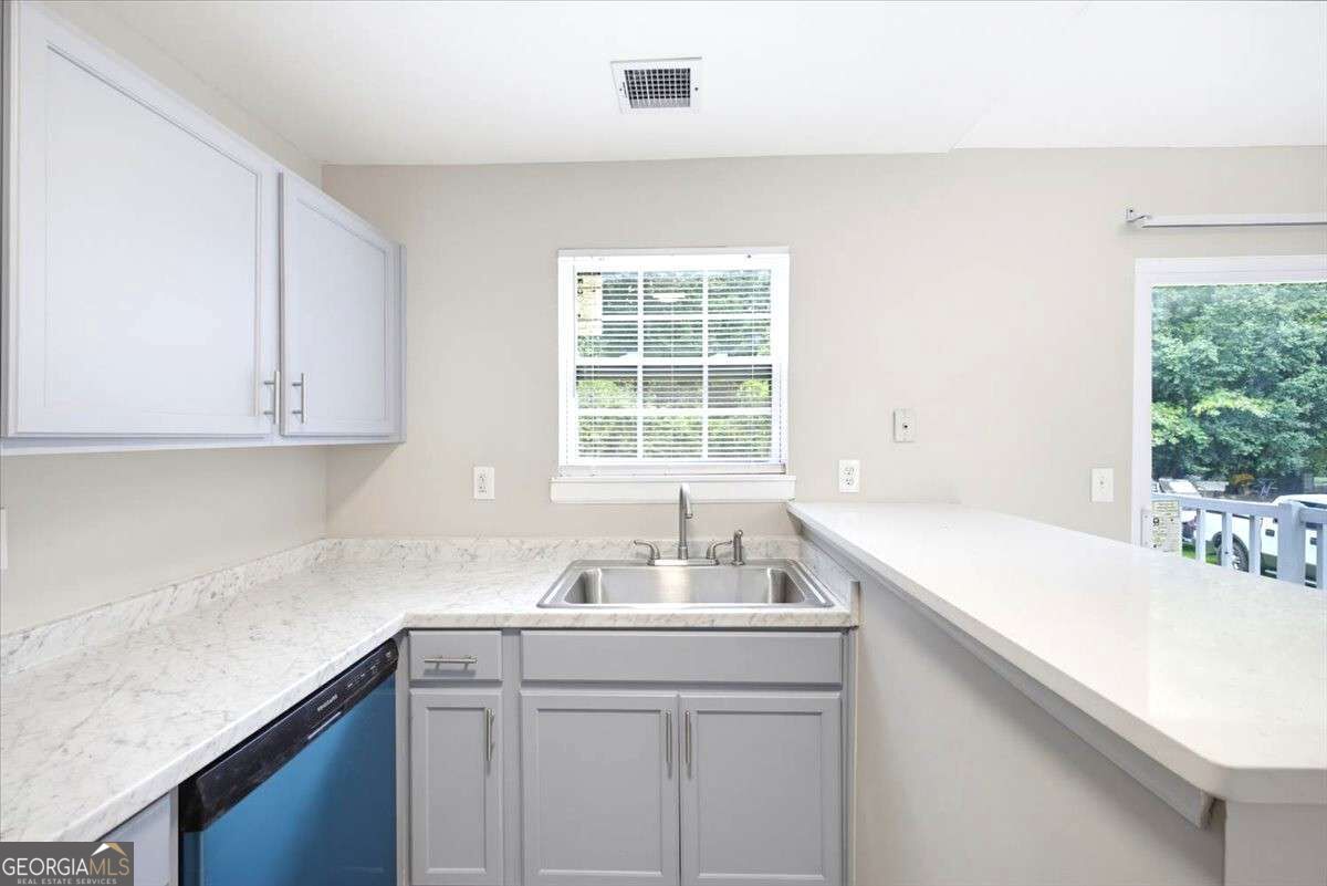 5612 Pine Gate Drive Property Photo 9