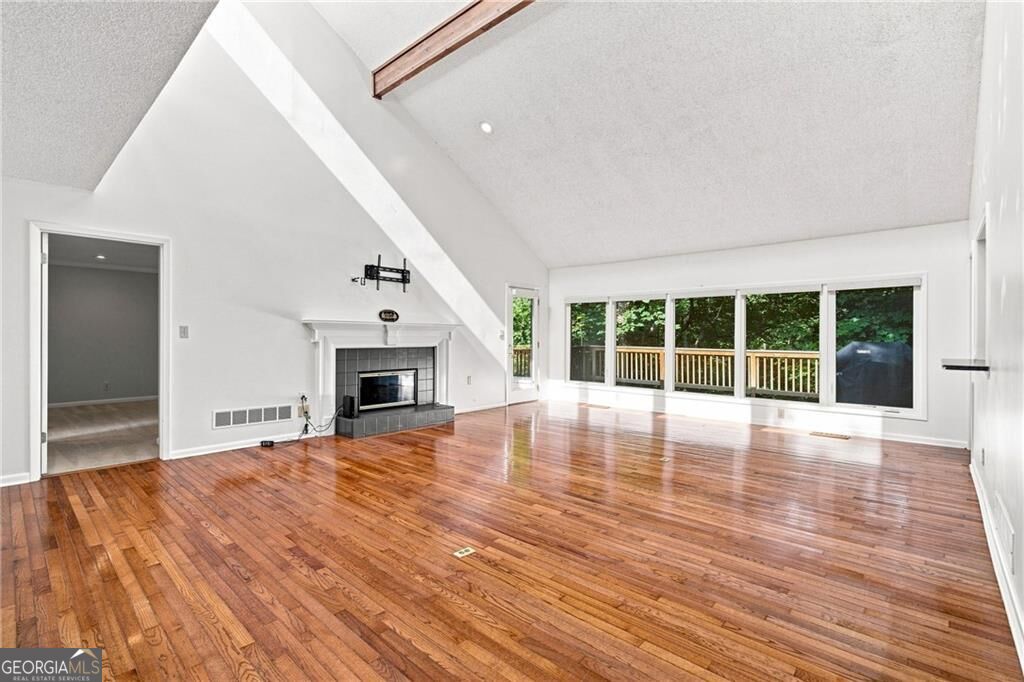 715 Lake Top Way Property Photo 3