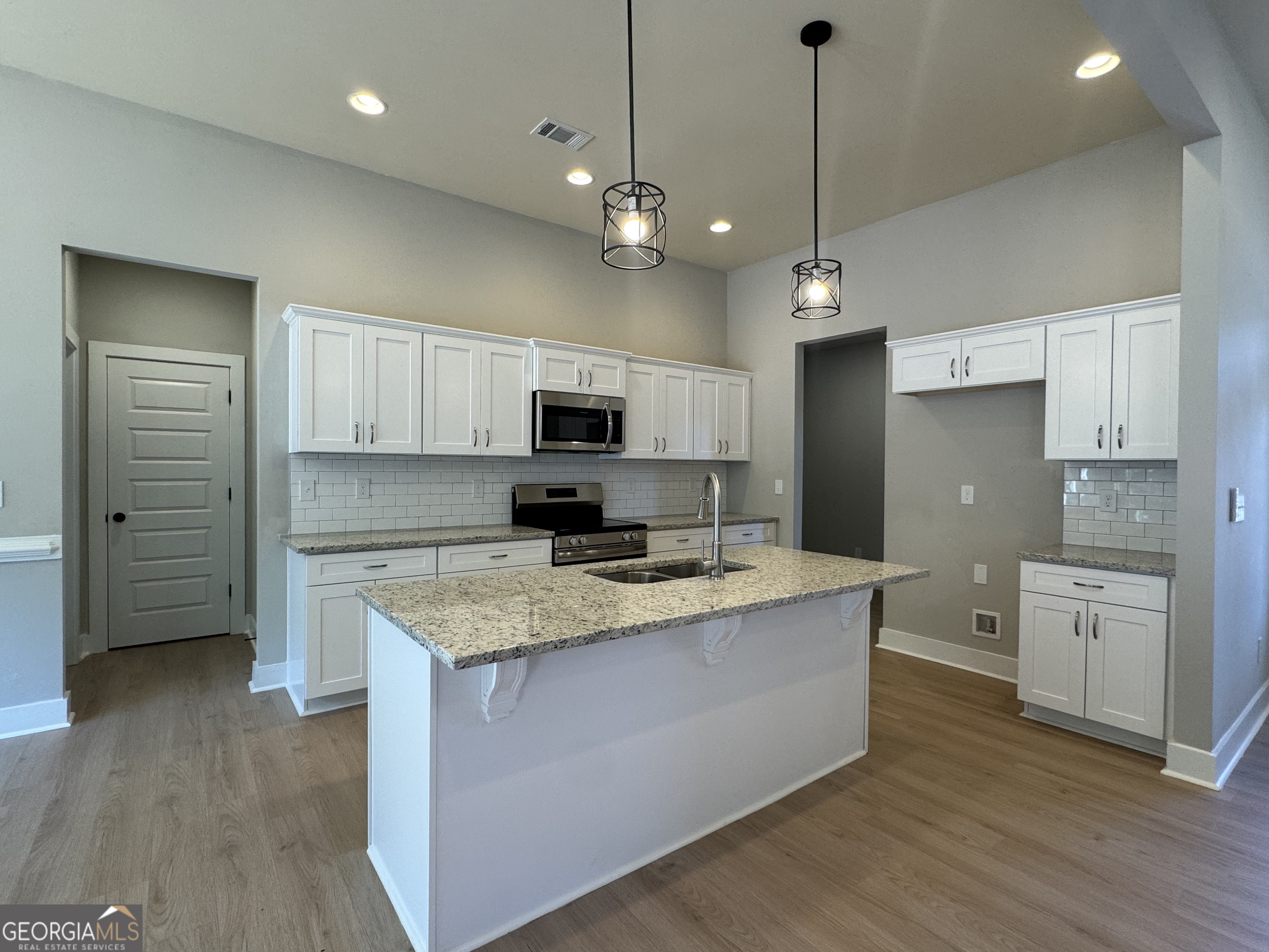 175 Country World Drive Property Photo 3