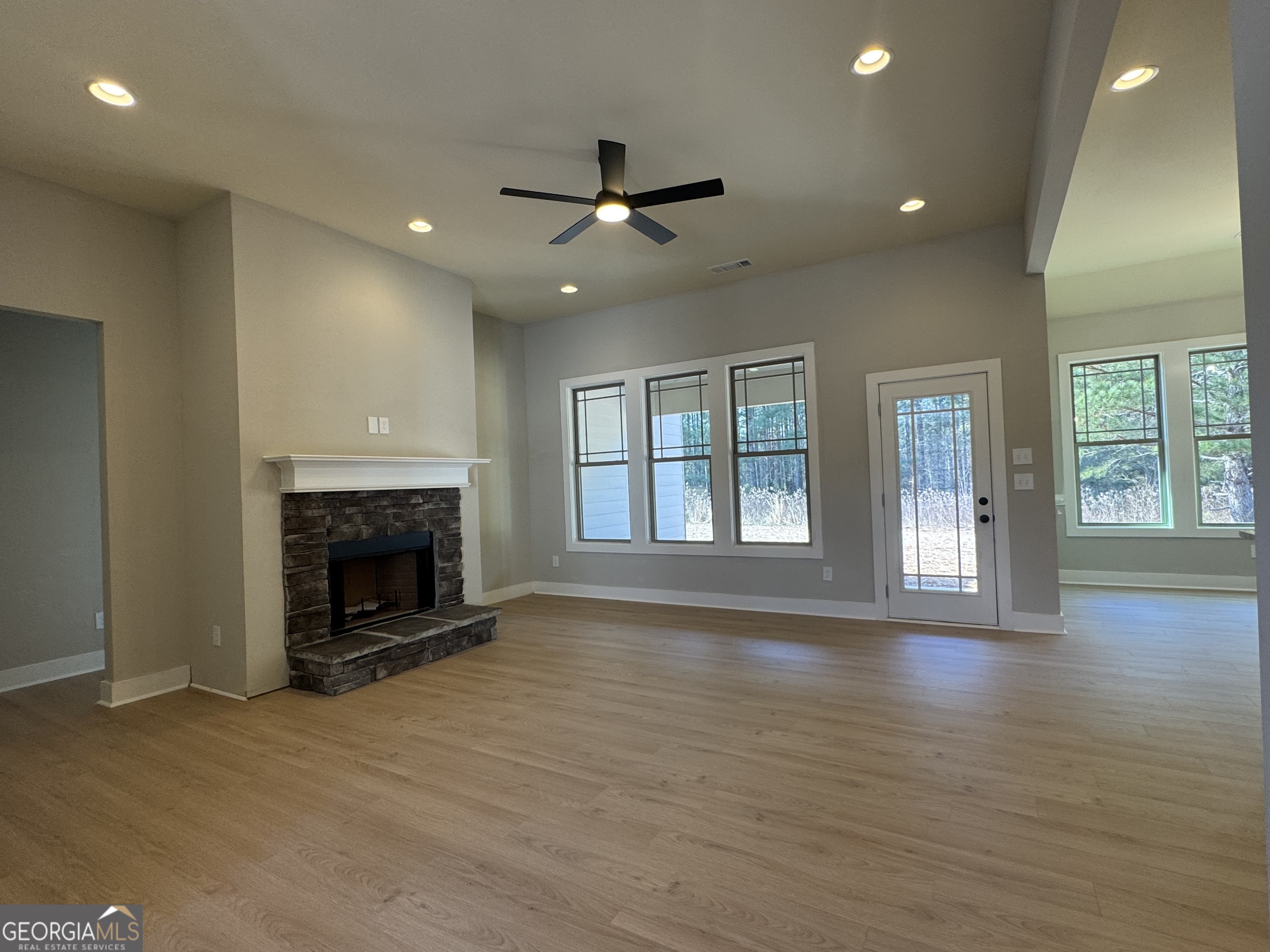 175 Country World Drive Property Photo 5