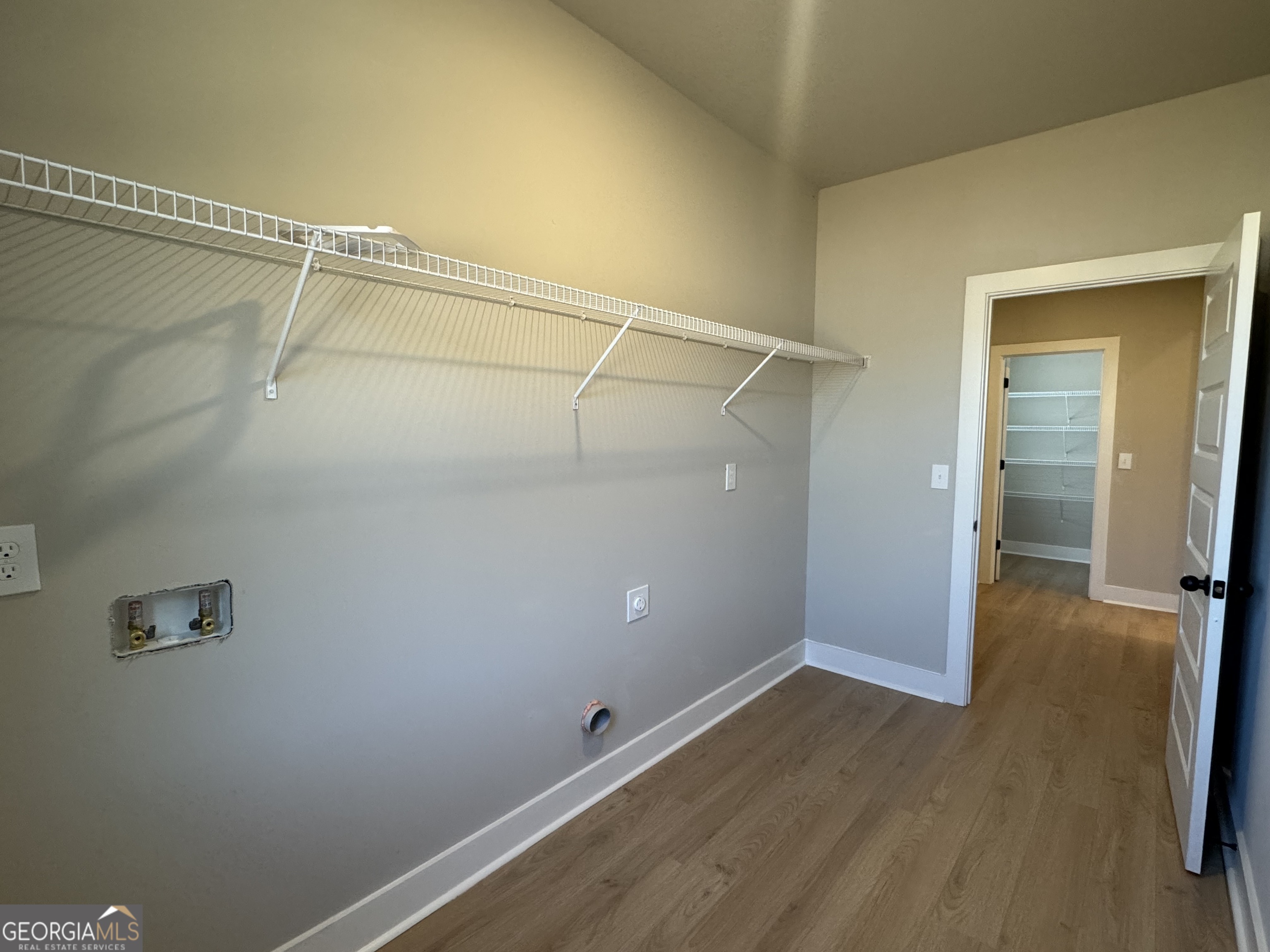 175 Country World Drive Property Photo 14
