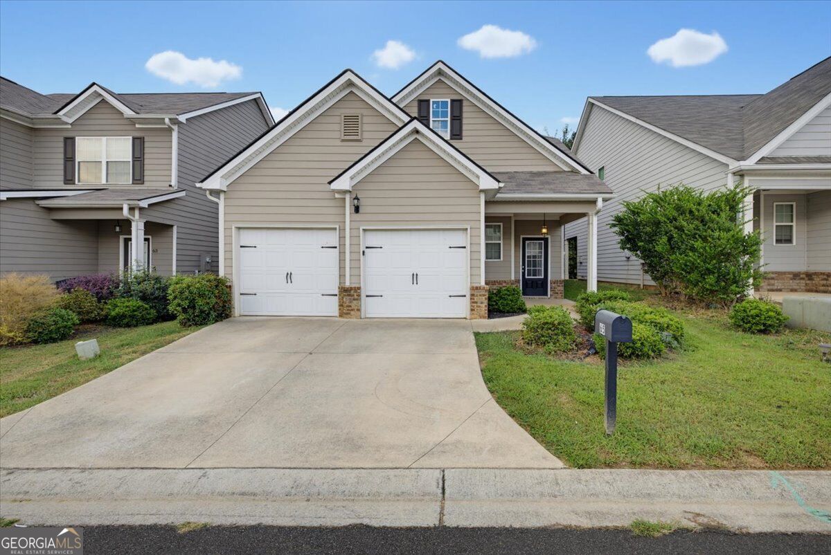 65 Castlemoor Loop Property Photo 1