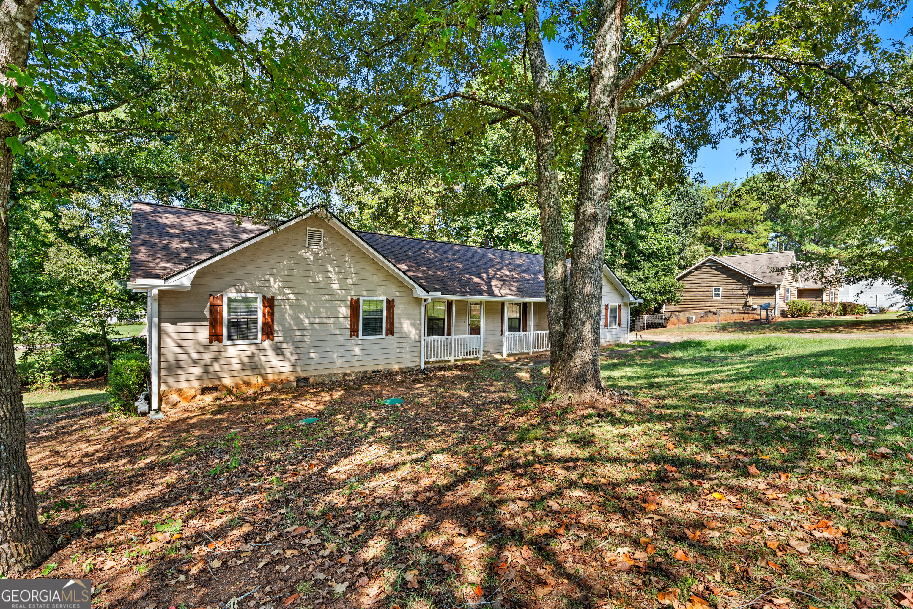 212 Farmbrook Parkway E Property Photo 2