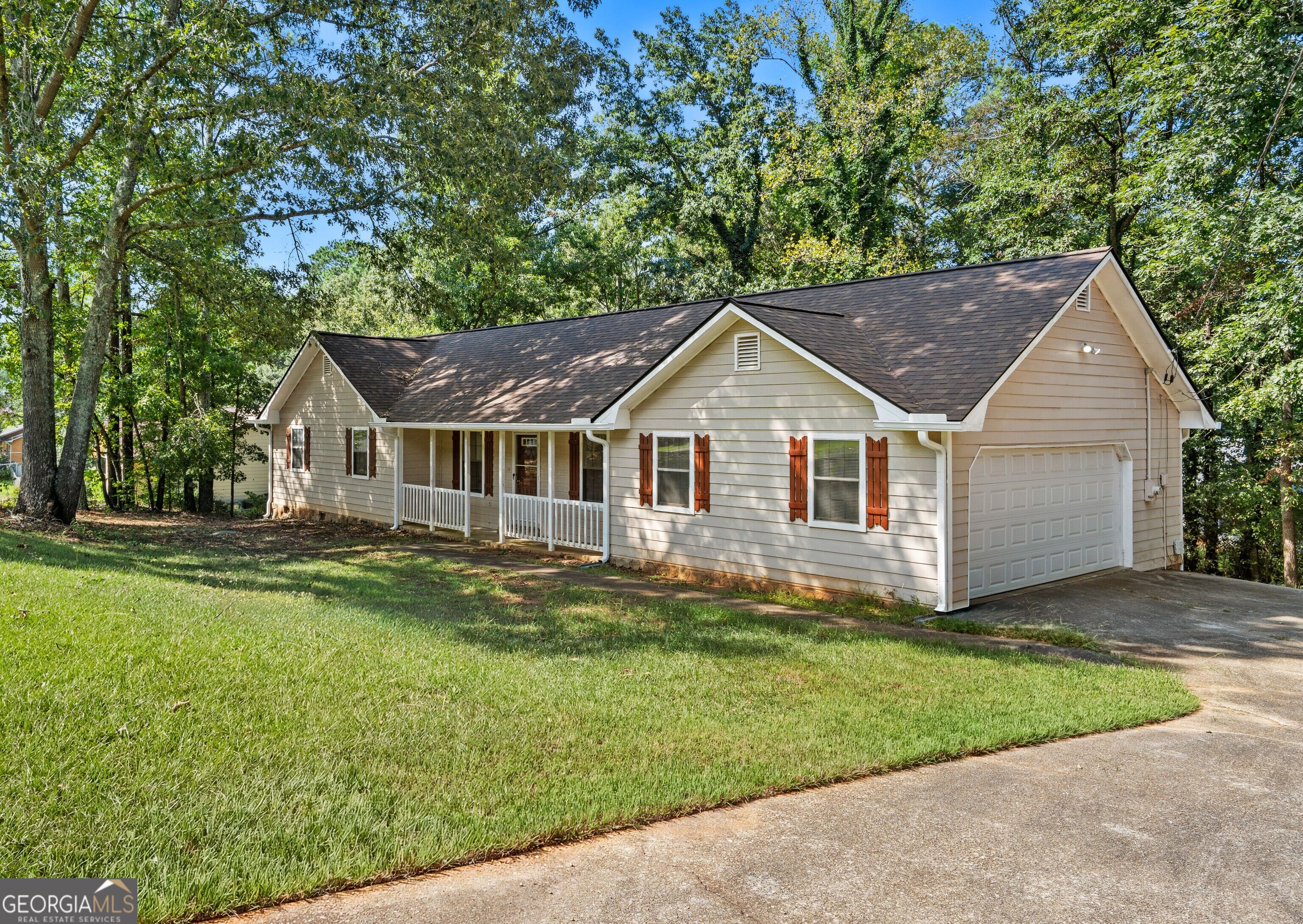 212 Farmbrook Parkway E Property Photo 3