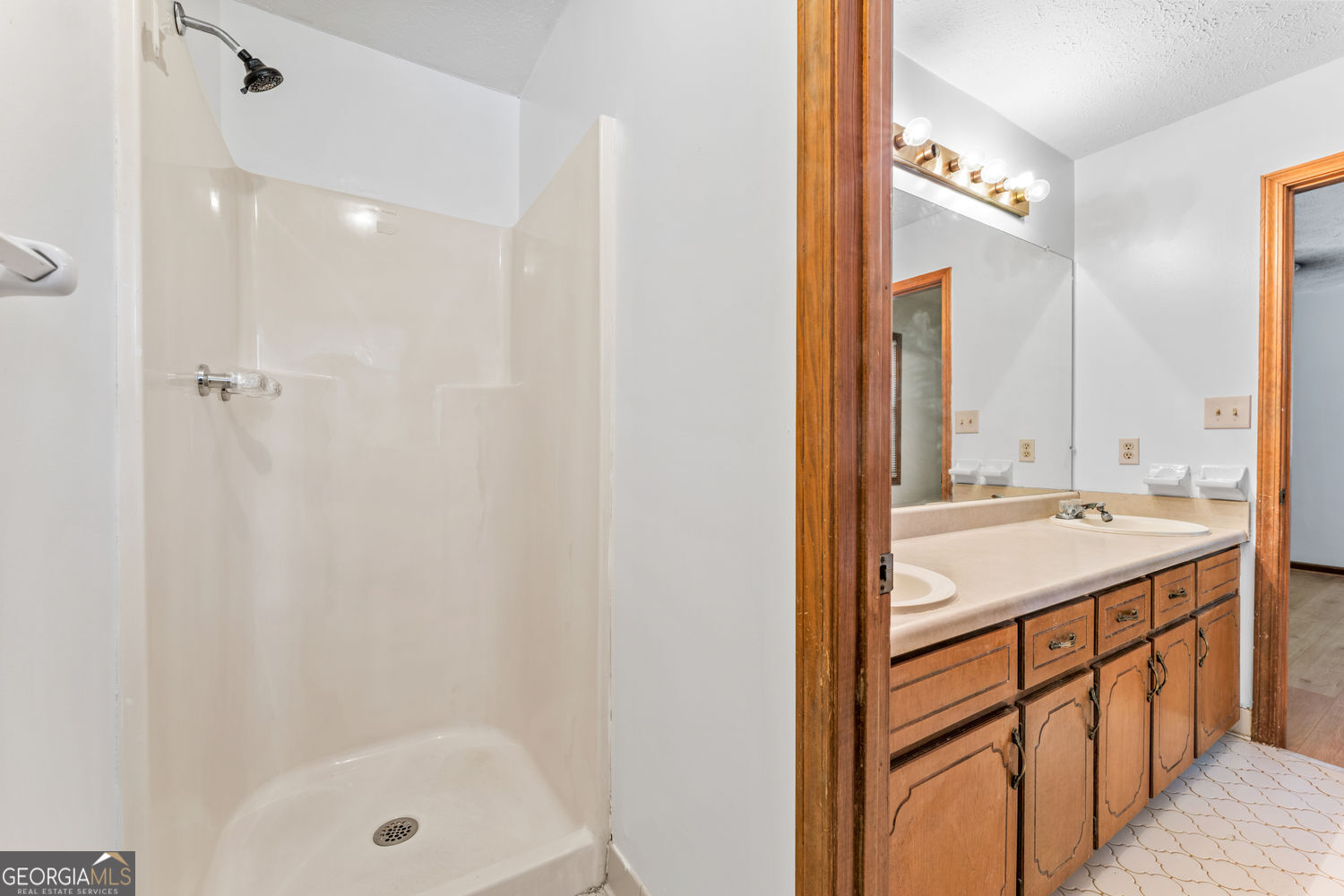 212 Farmbrook Parkway E Property Photo 9