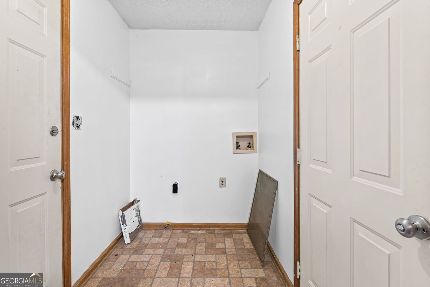 212 Farmbrook Parkway E Property Photo 10