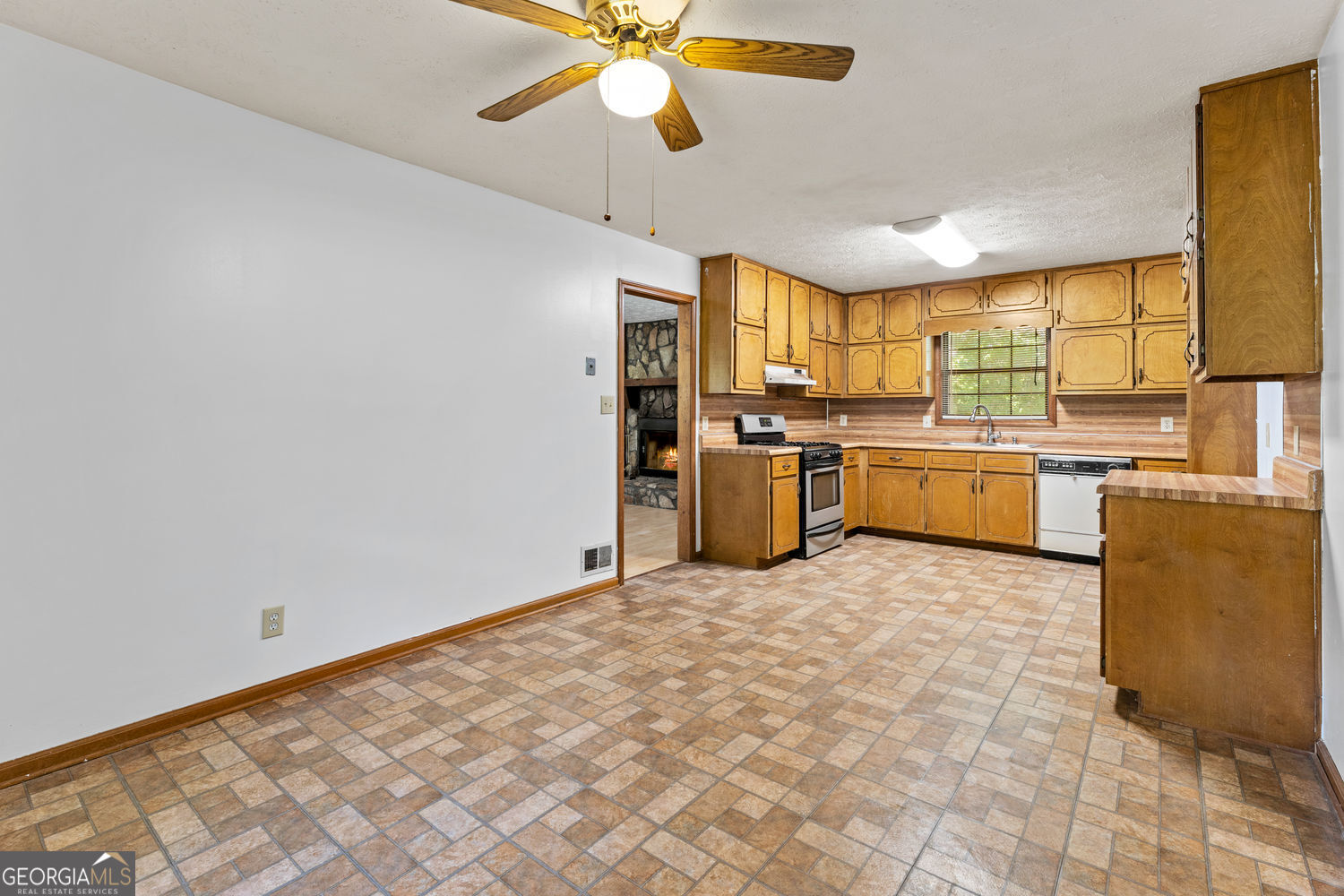 212 Farmbrook Parkway E Property Photo 11