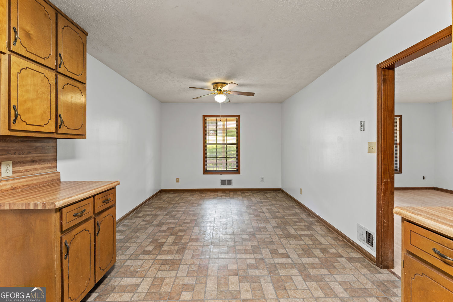 212 Farmbrook Parkway E Property Photo 12