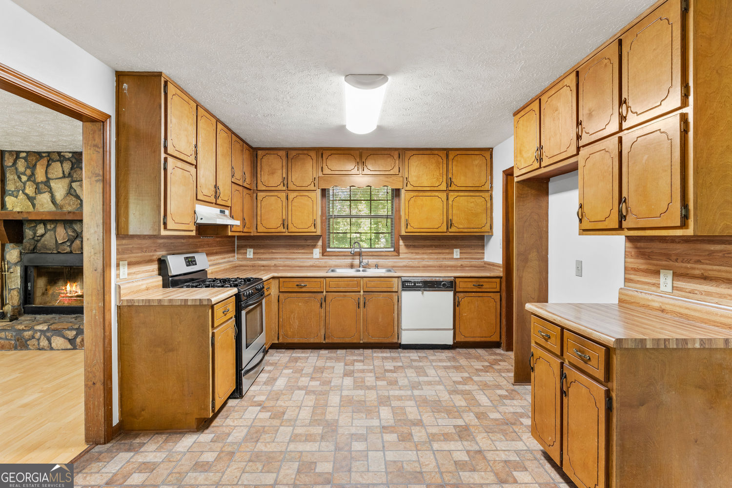 212 Farmbrook Parkway E Property Photo 13