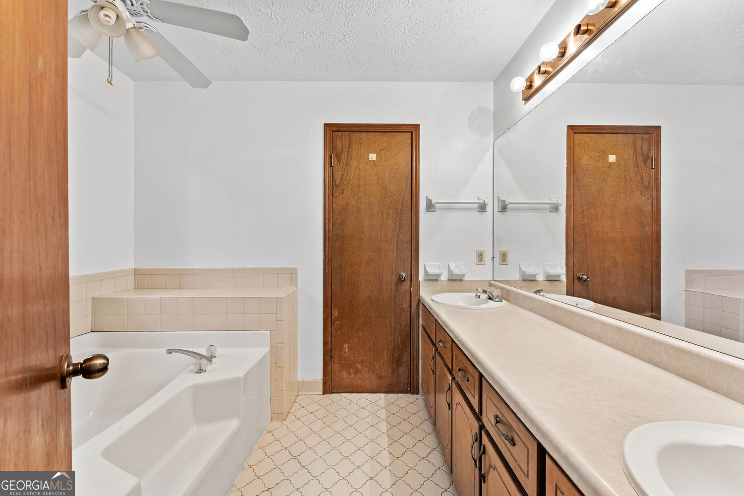212 Farmbrook Parkway E Property Photo 18