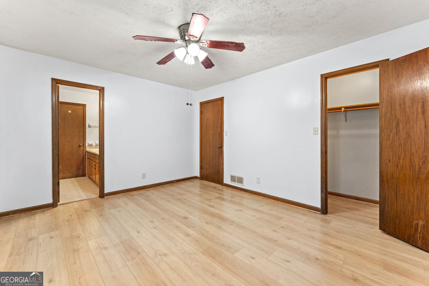 212 Farmbrook Parkway E Property Photo 19