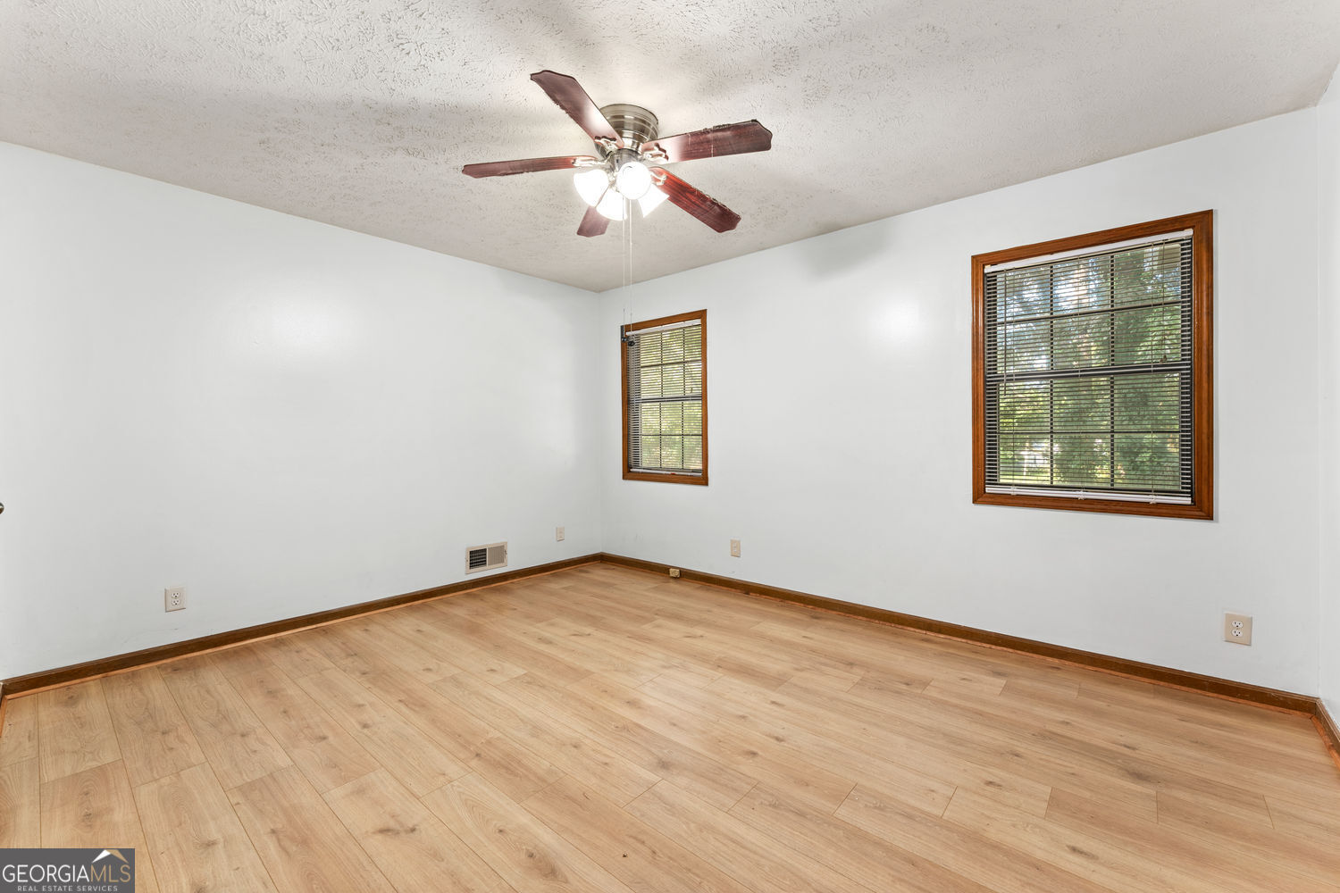 212 Farmbrook Parkway E Property Photo 20