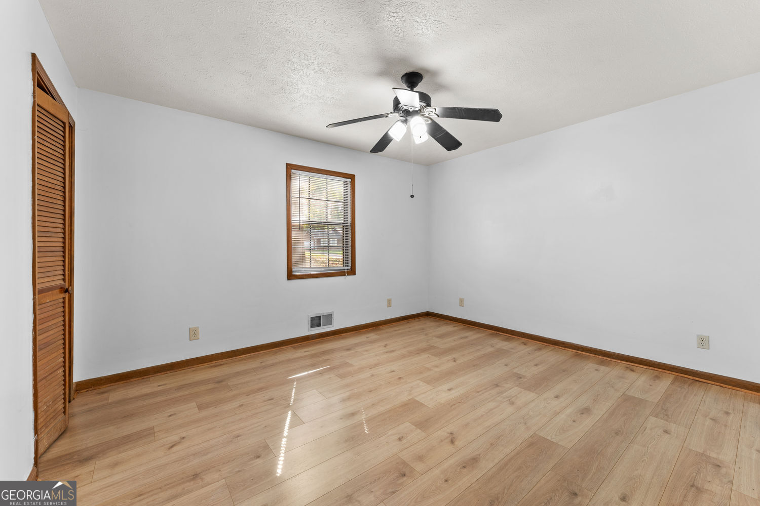 212 Farmbrook Parkway E Property Photo 21