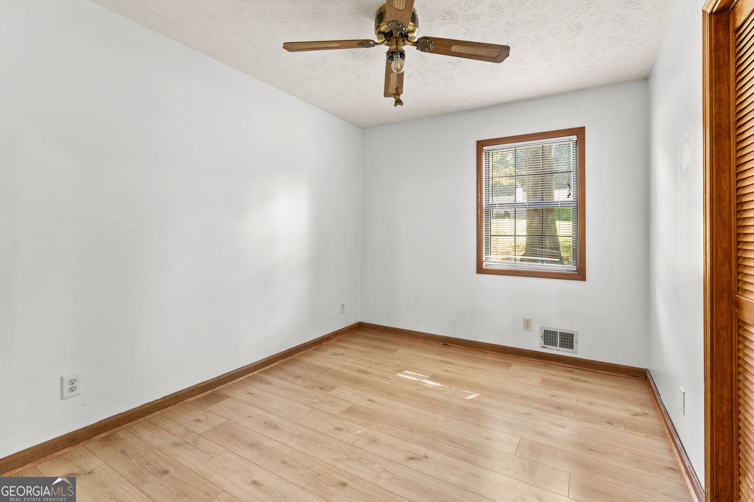212 Farmbrook Parkway E Property Photo 22